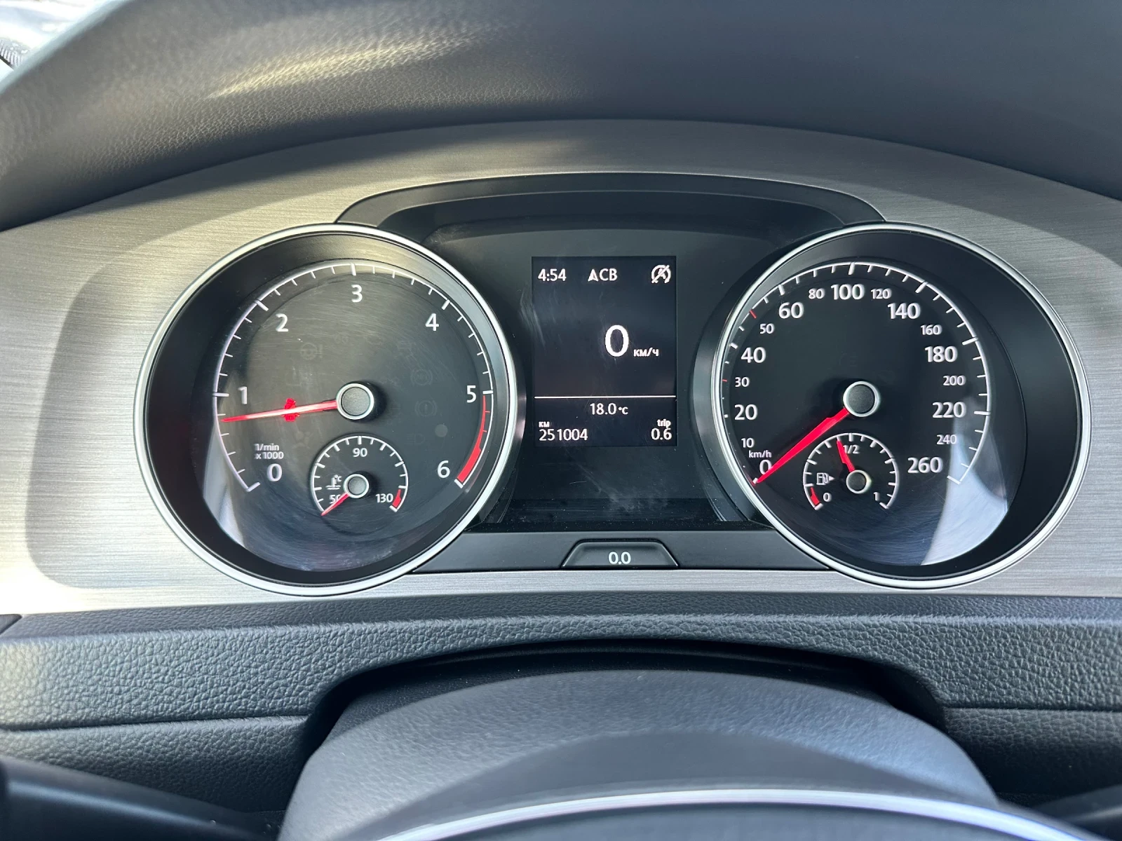 VW Golf 1.6 TDI, снимка 14 - Автомобили и джипове - 56201004