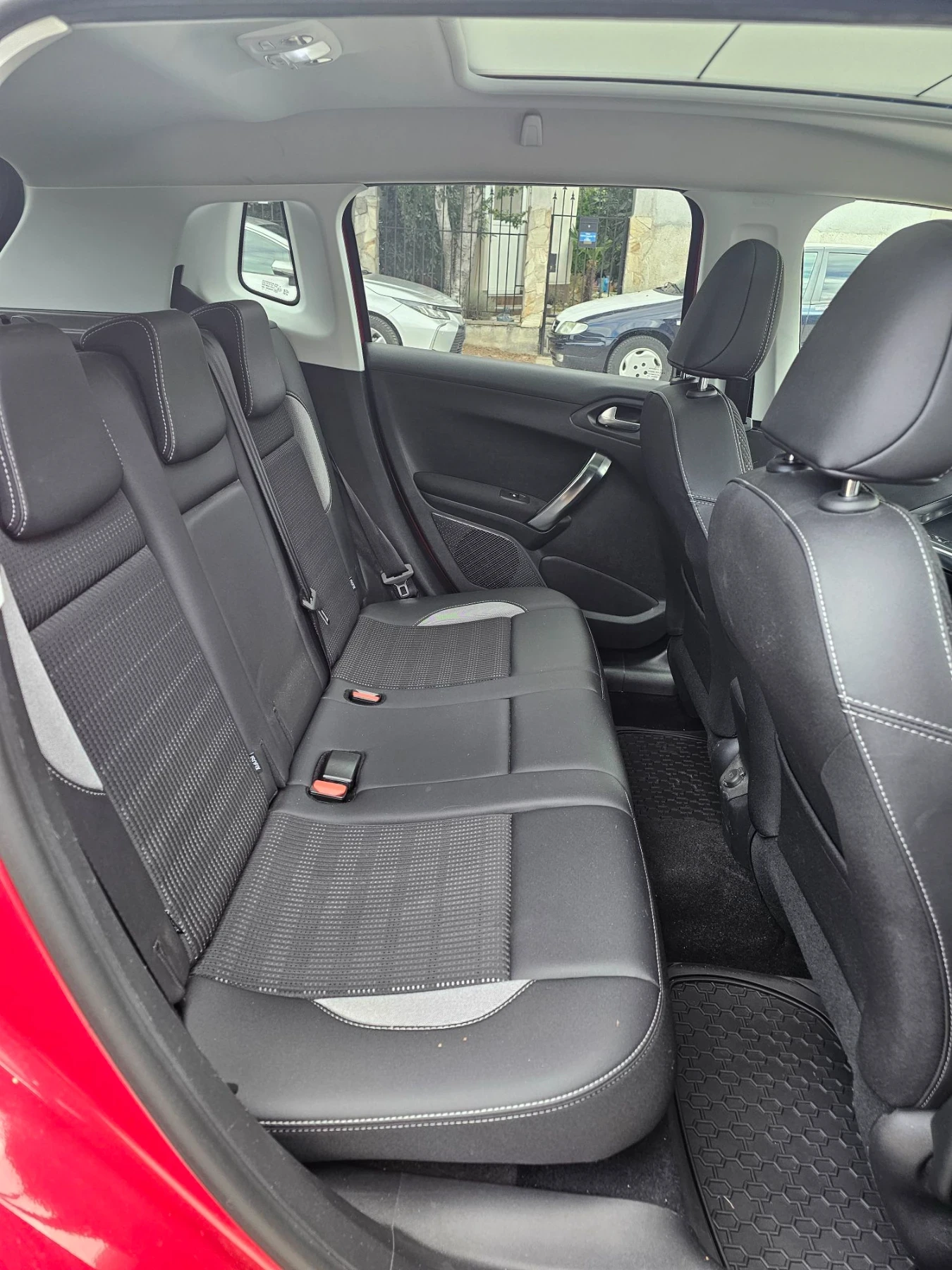 Peugeot 2008 1.6 Blue HDI Allure Panorama 120 коня, снимка 15 - Автомобили и джипове - 56203194