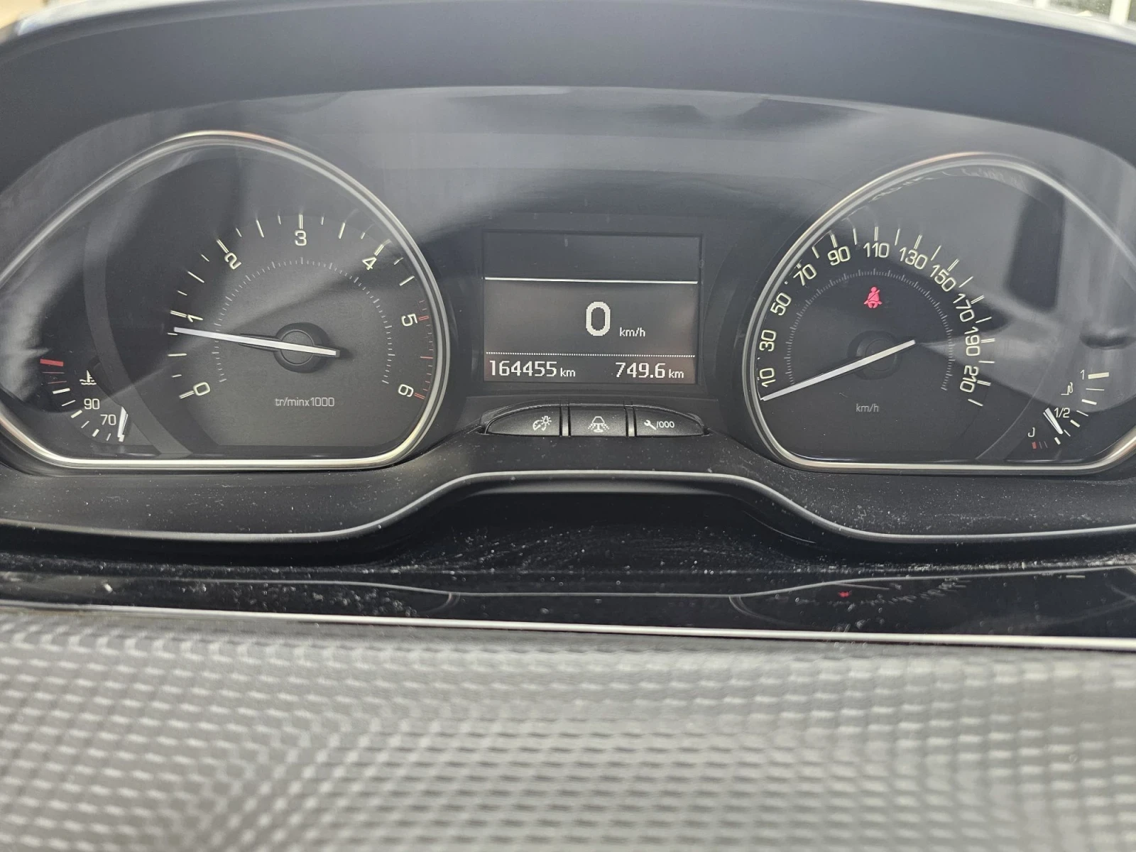 Peugeot 2008 1.6 Blue HDI Allure Panorama 120 коня, снимка 11 - Автомобили и джипове - 56203194