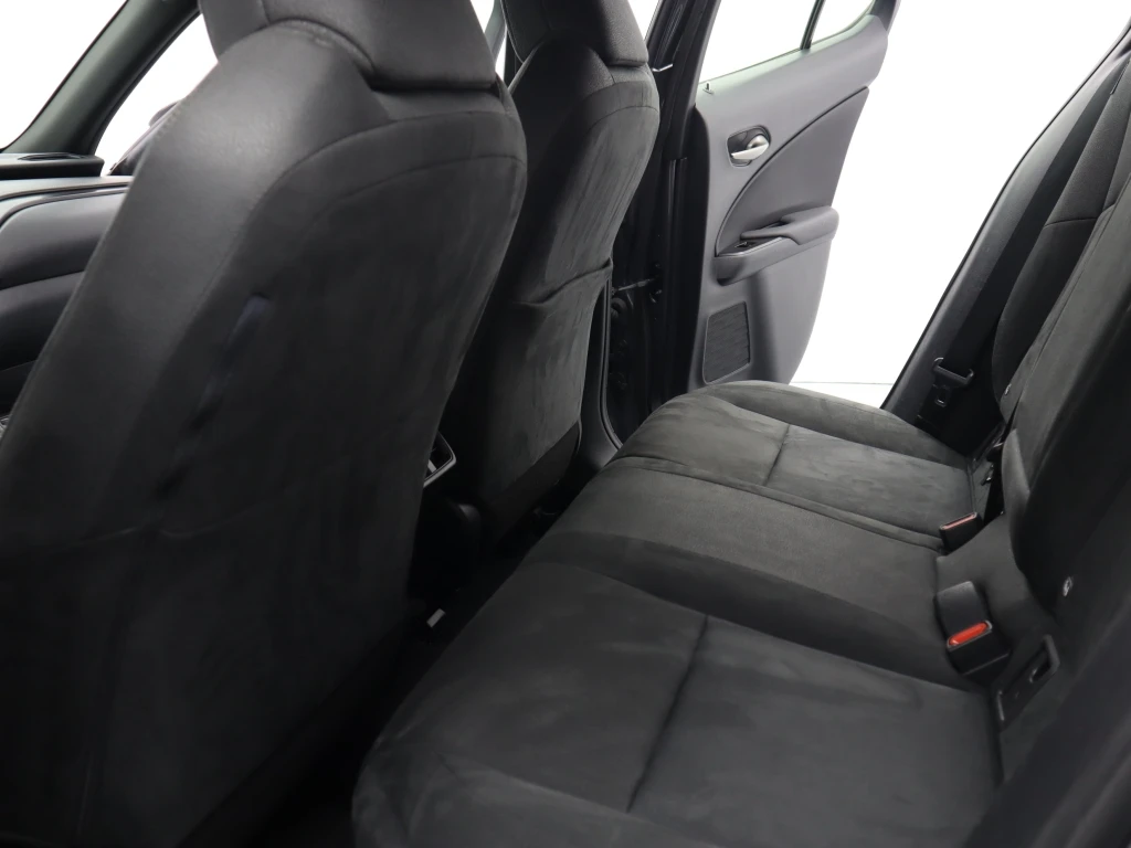 Lexus UX 250h   - изображение 10