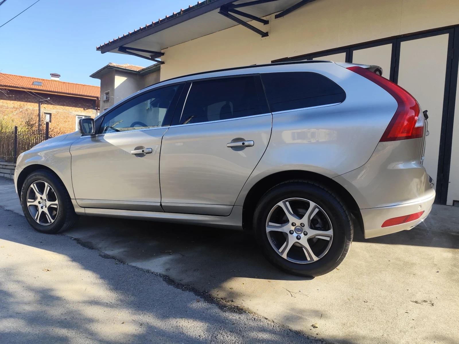 Volvo XC60 D5 AWD(4х4) R-DESIGN MOMENTUM FaceLift KayLess go  - изображение 6