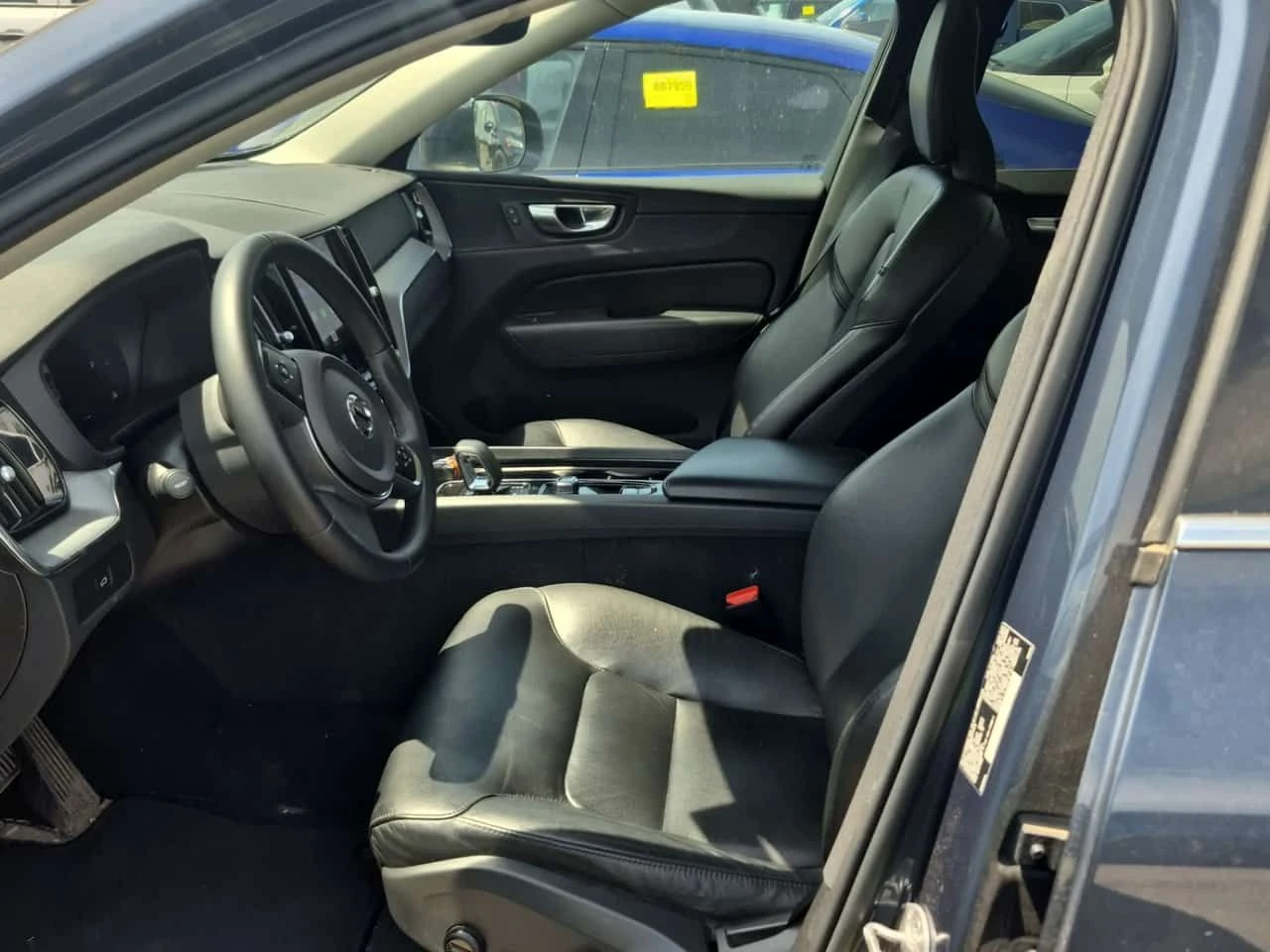 Volvo XC60 CORE| PANO| 2 КЛЮЧА| 2 ЧИФТА ГУМИ| , снимка 8 - Автомобили и джипове - 54819717