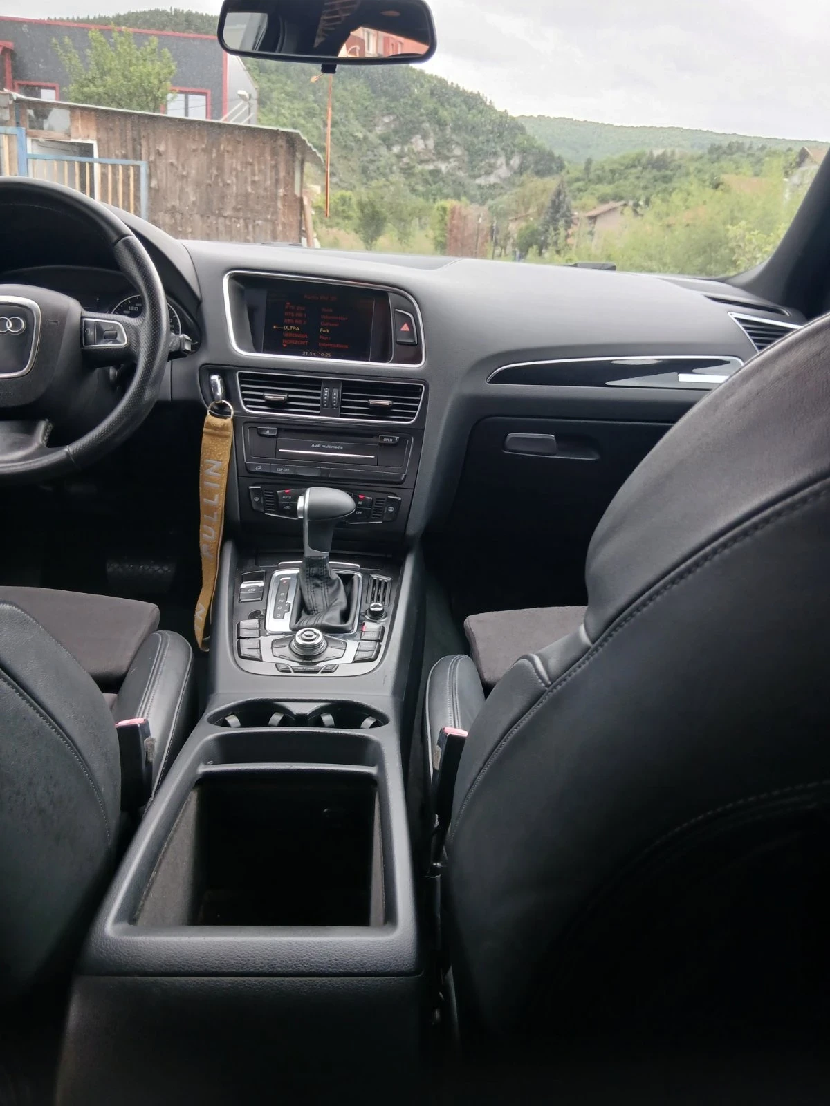 Audi Q5 2.0, снимка 9 - Автомобили и джипове - 54946054