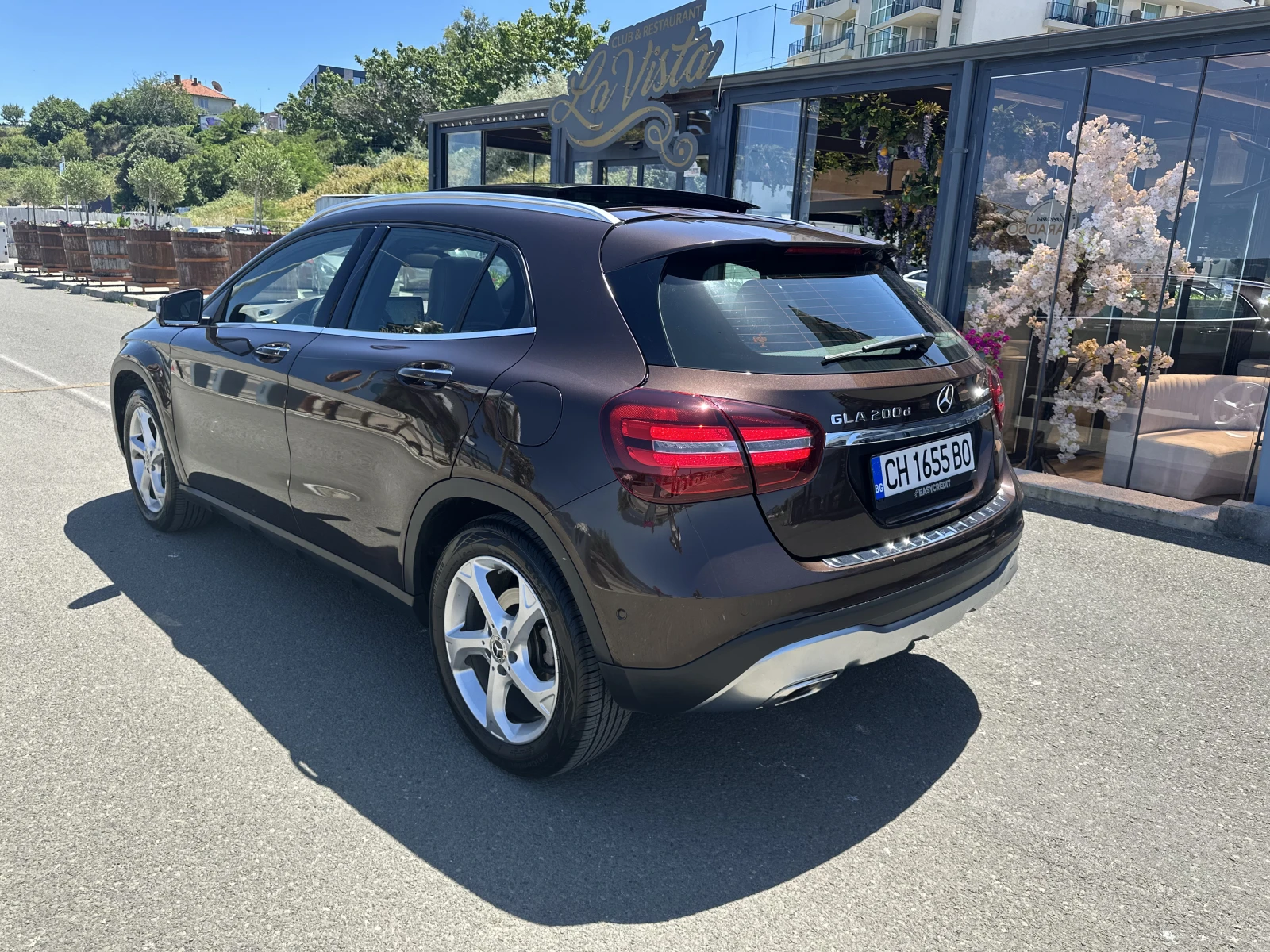 Mercedes-Benz GLA 200 d /4 MATIC/FACELIFT/PANORAMA/KEYLESS/CAR PLAY/LED, снимка 5 - Автомобили и джипове - 55078094