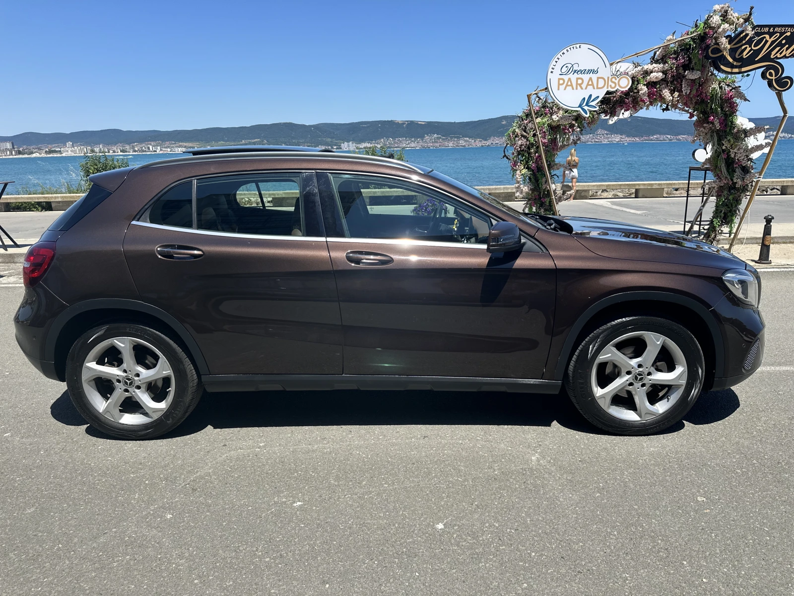 Mercedes-Benz GLA 200 d /4 MATIC/FACELIFT/PANORAMA/KEYLESS/CAR PLAY/LED, снимка 8 - Автомобили и джипове - 55078094