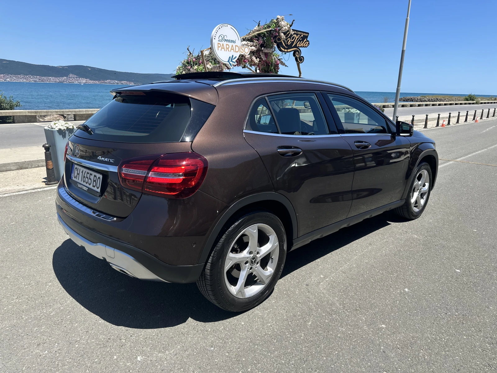 Mercedes-Benz GLA 200 d /4 MATIC/FACELIFT/PANORAMA/KEYLESS/CAR PLAY/LED, снимка 7 - Автомобили и джипове - 55078094