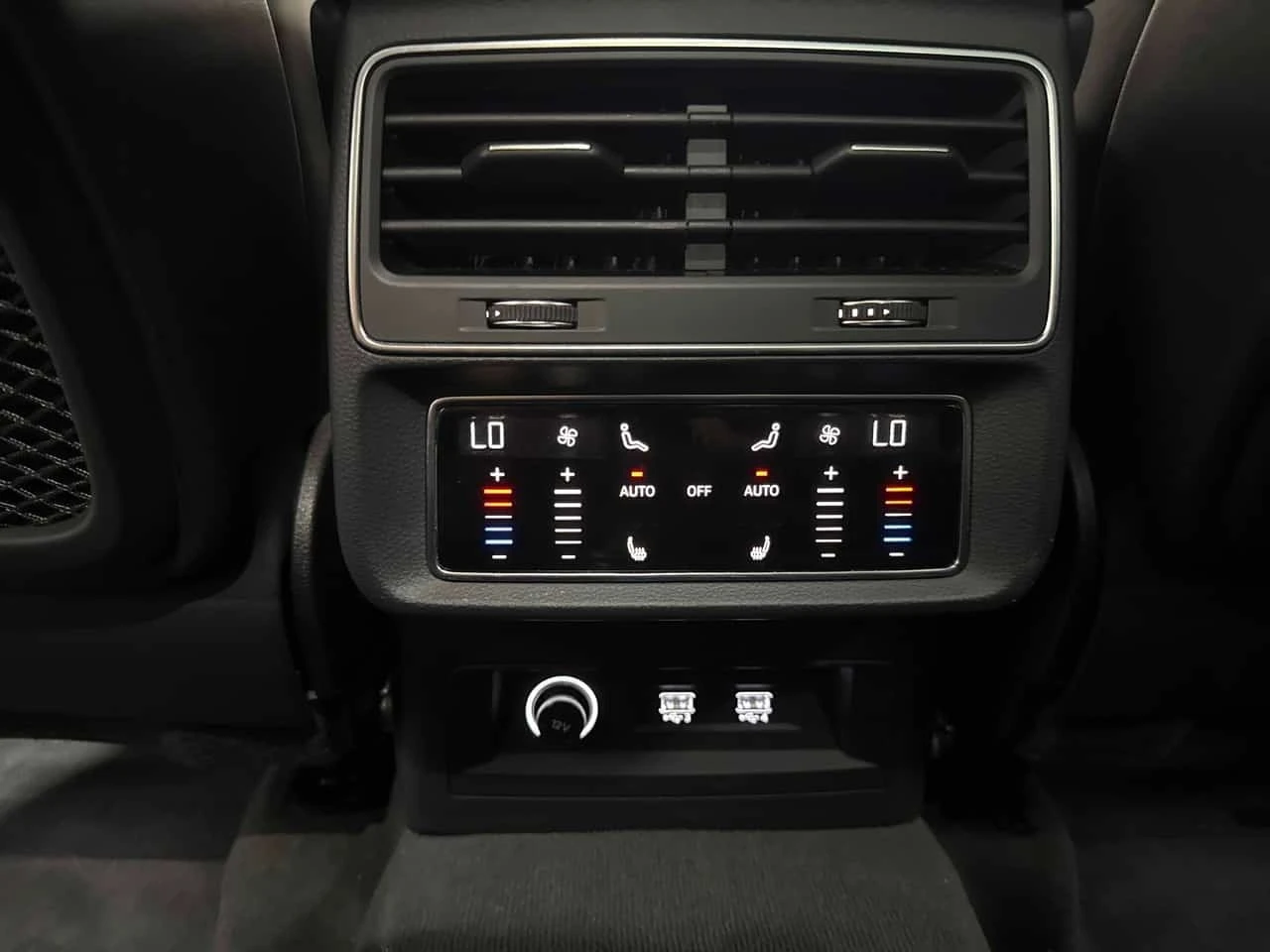 Audi Q8 Technik  CARFAX, снимка 13 - Автомобили и джипове - 55786498