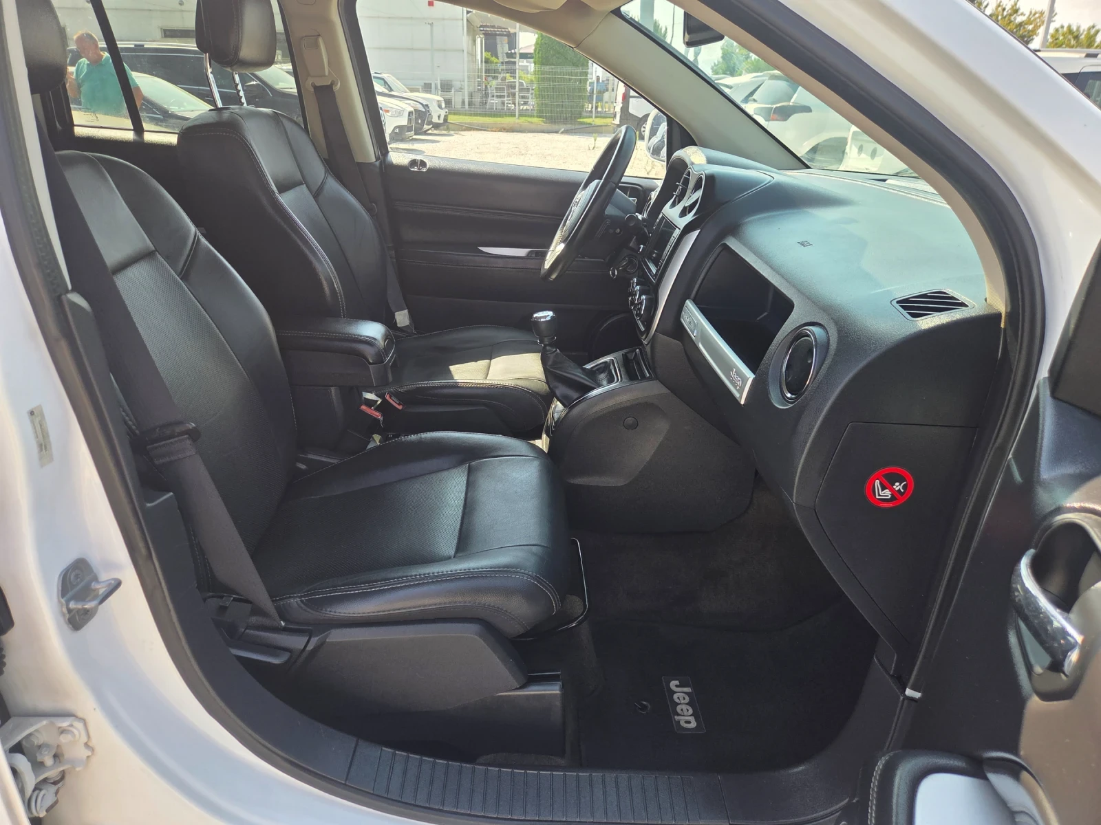Jeep Compass 2.2CDi/4х4/NAVI/КОЖА, снимка 13 - Автомобили и джипове - 55920208