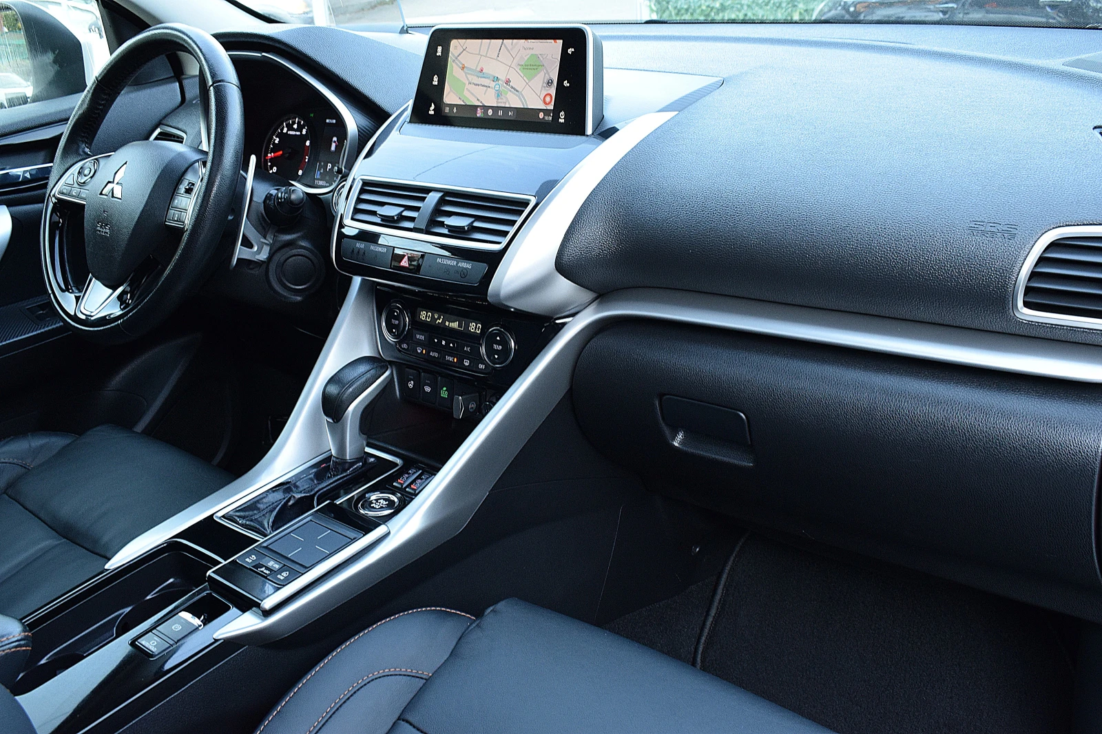 Mitsubishi Eclipse Cross 1.5ШВЕЙЦАРИЯ-360КАМЕРА/ДИСТРОНИК/4Х4/KEYLES/LUX, снимка 13 - Автомобили и джипове - 56303114