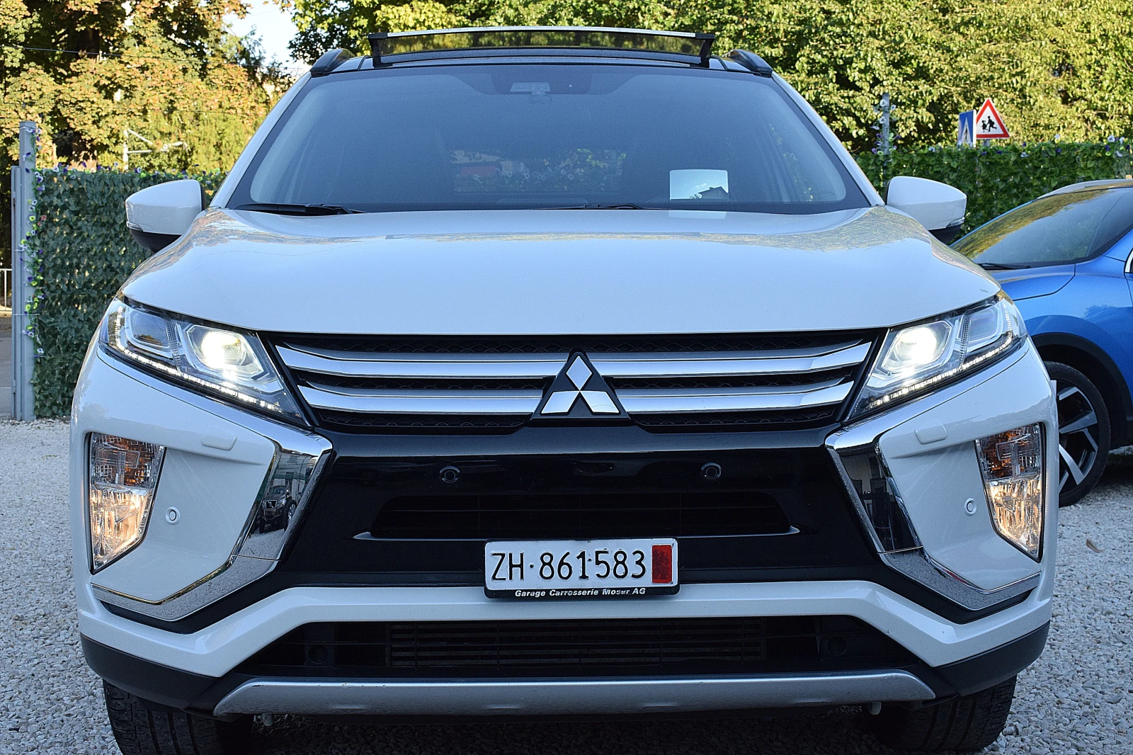 Mitsubishi Eclipse Cross 1.5ШВЕЙЦАРИЯ-360КАМЕРА/ДИСТРОНИК/4Х4/KEYLES/LUX, снимка 2 - Автомобили и джипове - 56303114