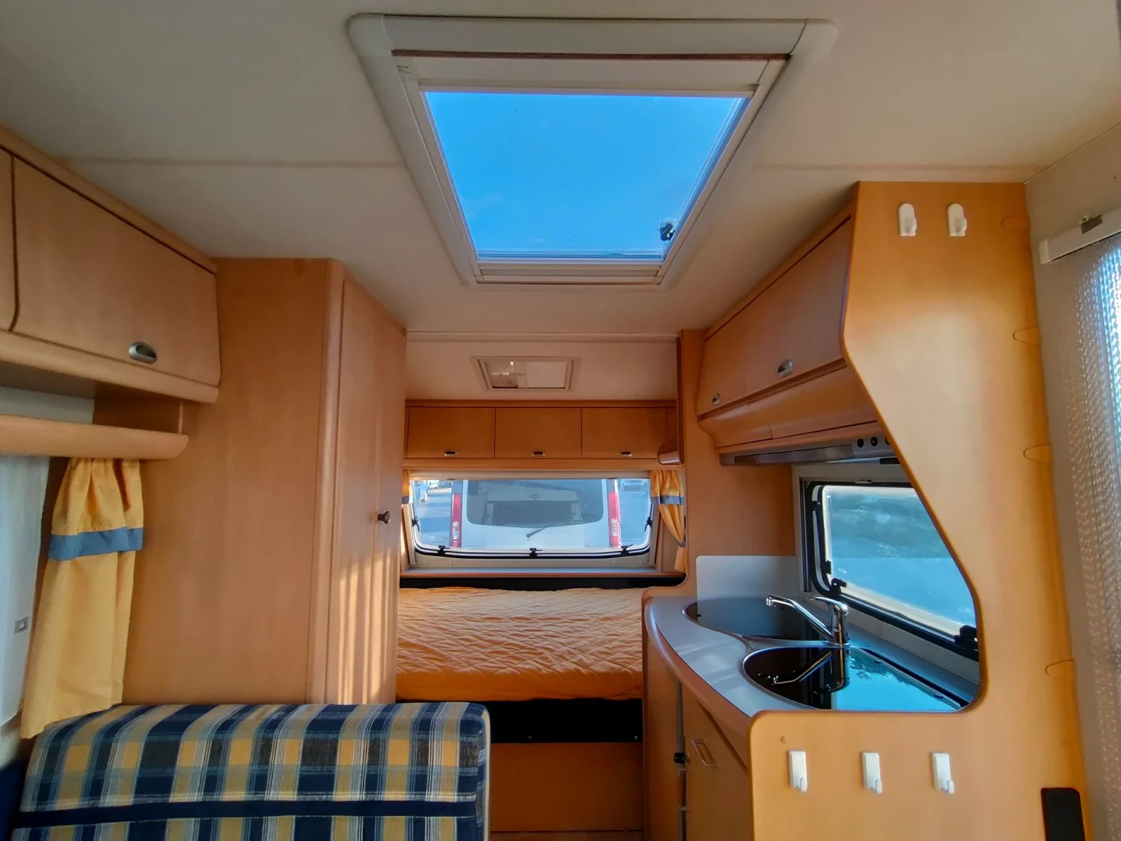 Каравана Hobby DeLuxe 400 Форселт Бойлер Като Нова Регистрирана  - изображение 8