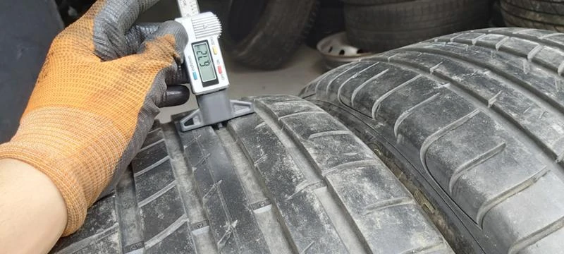 Гуми Летни 245/40R20, снимка 4 - Гуми и джанти - 33053385