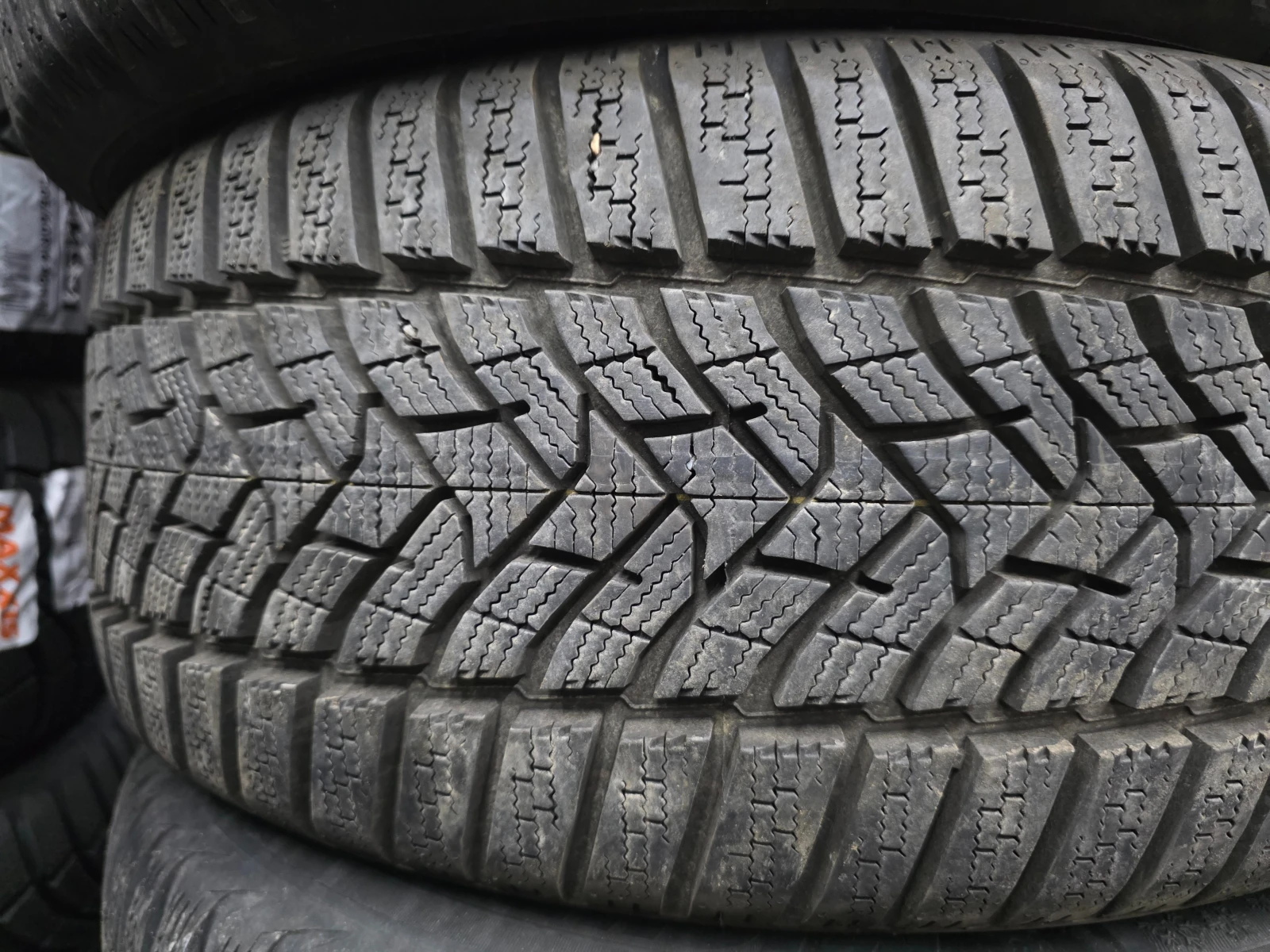 Гуми Зимни 225/45R17, снимка 6 - Гуми и джанти - 54986830