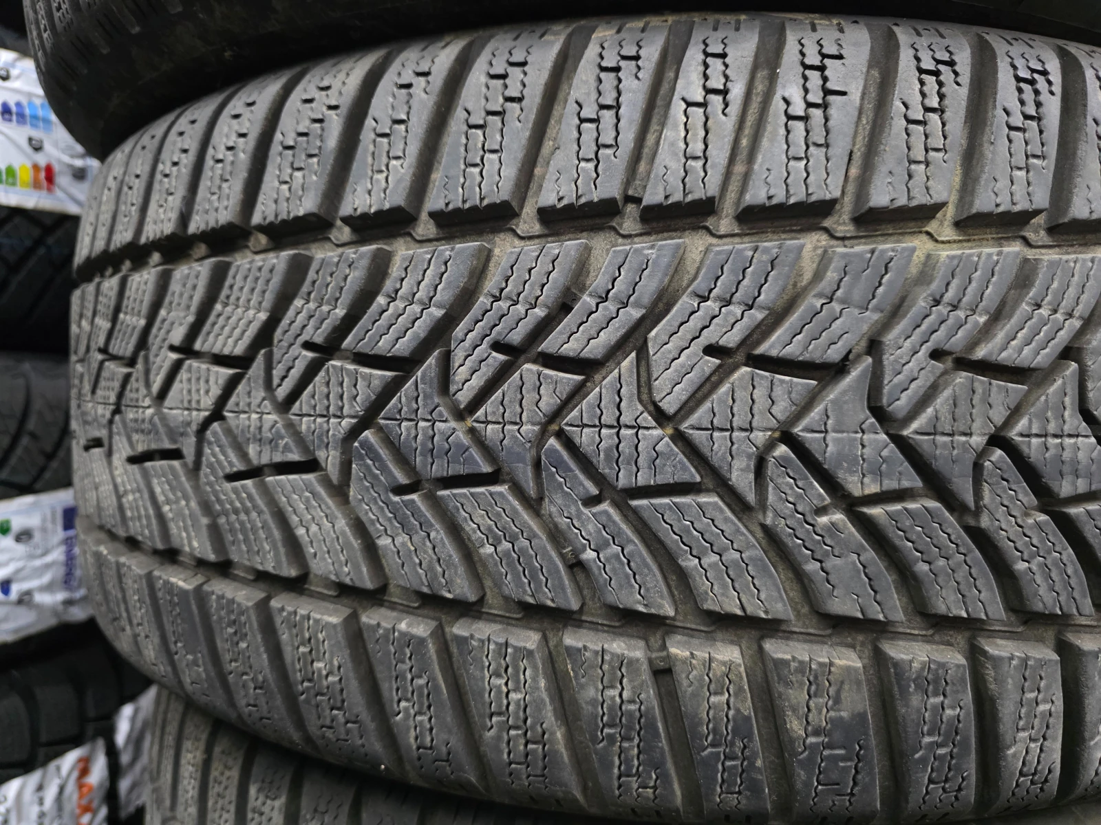 Гуми Зимни 225/45R17, снимка 5 - Гуми и джанти - 54986830