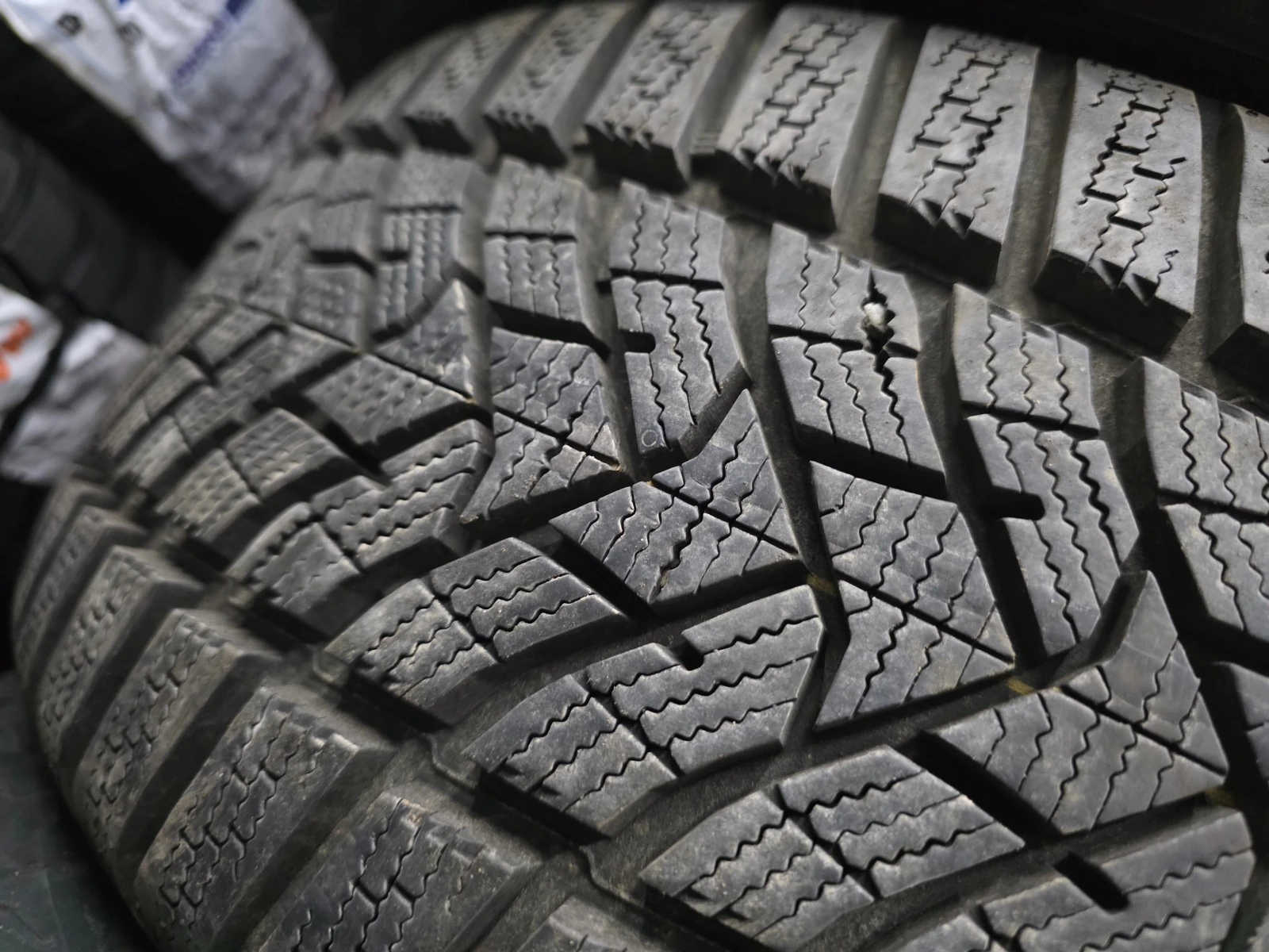 Гуми Зимни 225/45R17