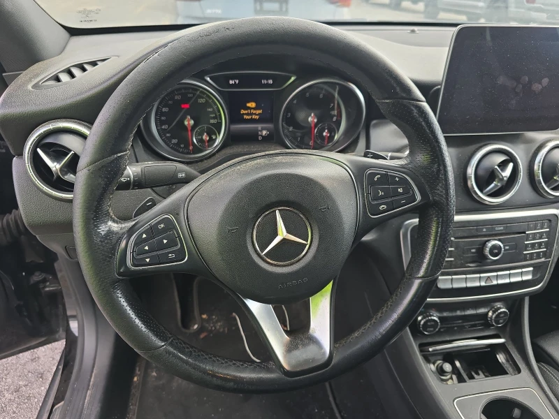 Mercedes-Benz CLA 250 * Pano* keyless* BLIND SPOT* ambient* , снимка 11 - Автомобили и джипове - 48040160