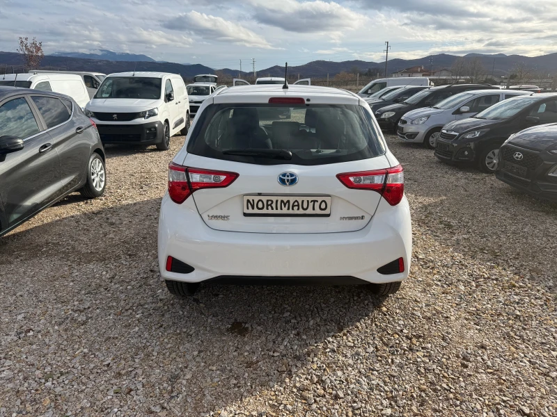 Toyota Yaris 1.5 HYBRID/SERVICE BOOK, снимка 3 - Автомобили и джипове - 48101712