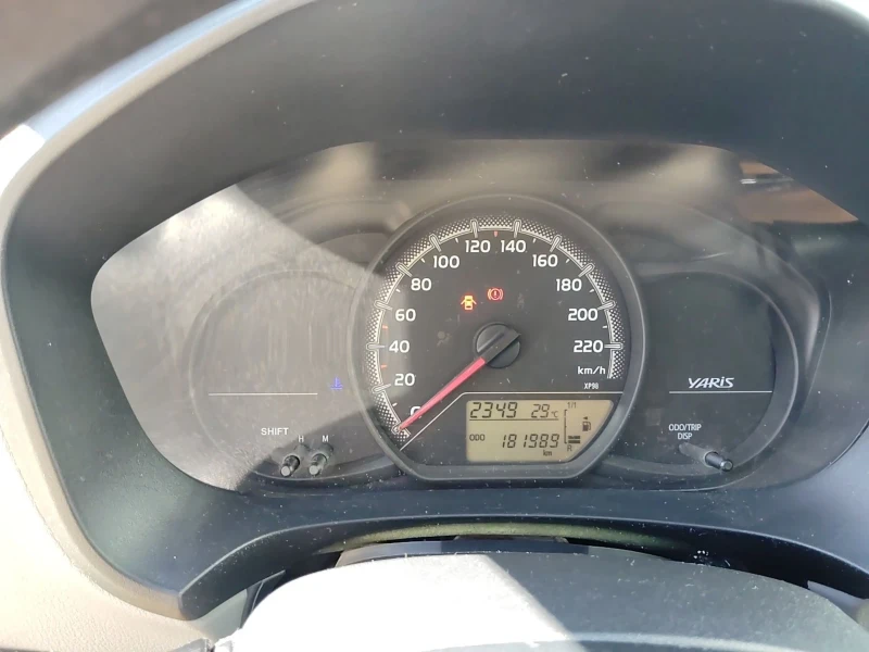 Toyota Yaris, снимка 8 - Автомобили и джипове - 52663435