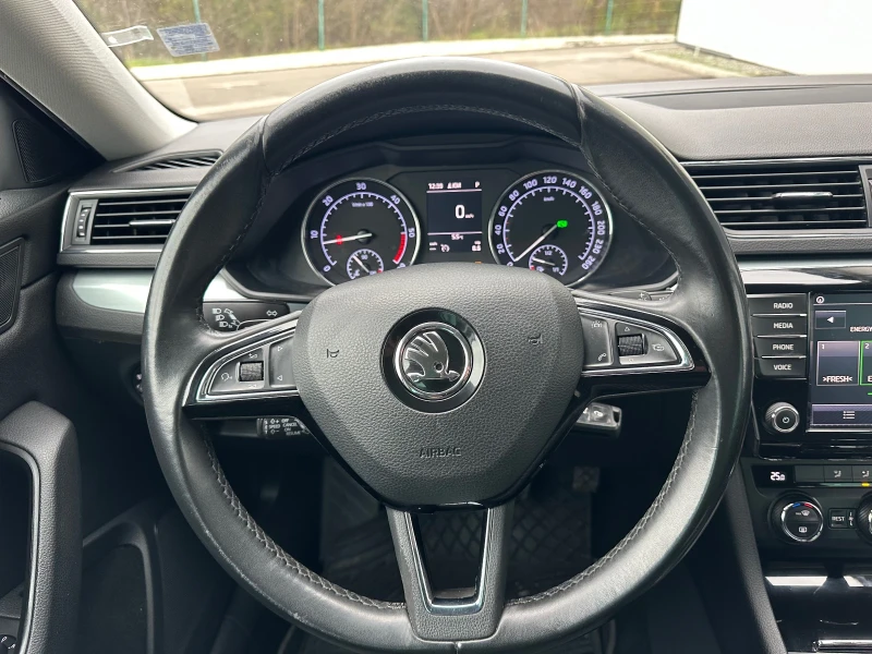 Skoda Superb 2.0TDI DSG, снимка 11 - Автомобили и джипове - 52691225