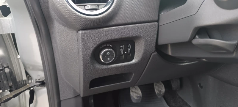 Opel Corsa, снимка 8 - Автомобили и джипове - 53106276