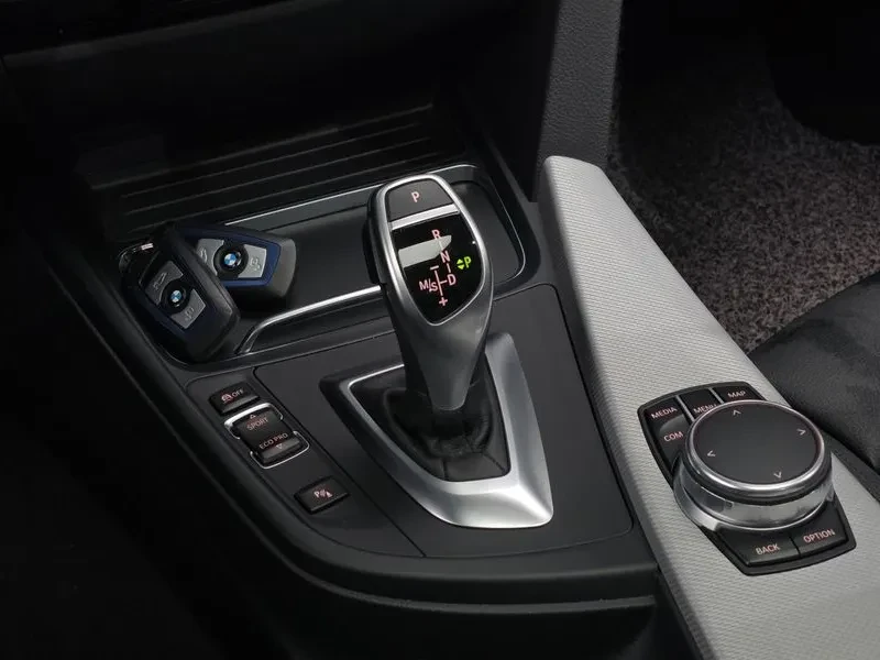 BMW 320 ///M PACK , снимка 9 - Автомобили и джипове - 56293474
