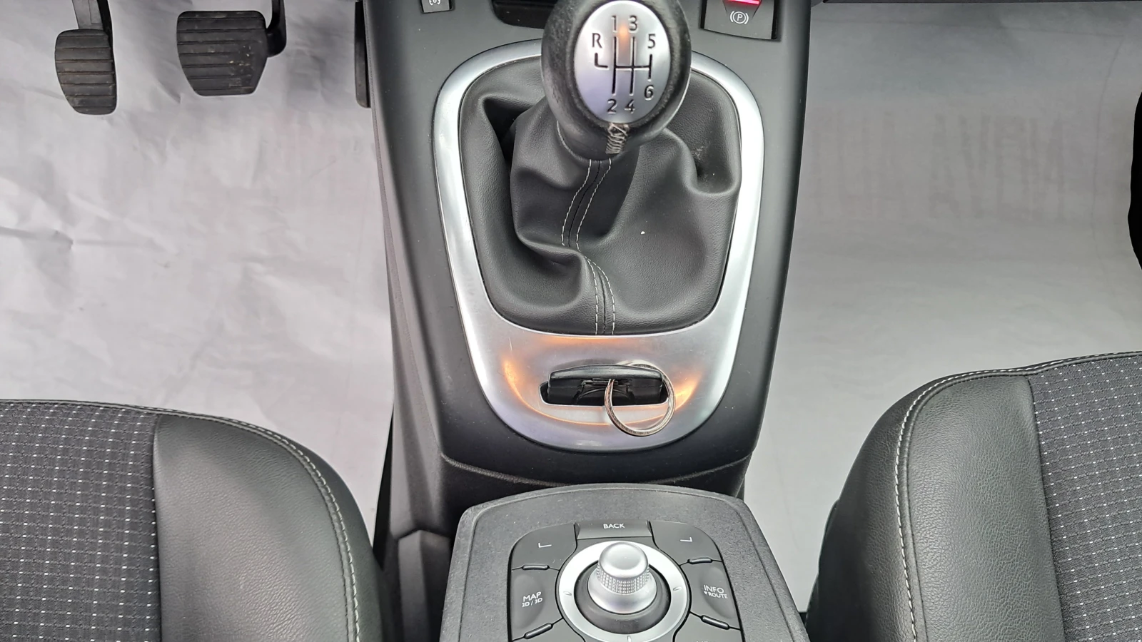 Renault Scenic FULL РЕАЛ КМ 7-МЕСТА ИЗКЛЮЧИТЕЛЕН СЕРВ КНИЖК УНИКТ, снимка 11 - Автомобили и джипове - 12363859