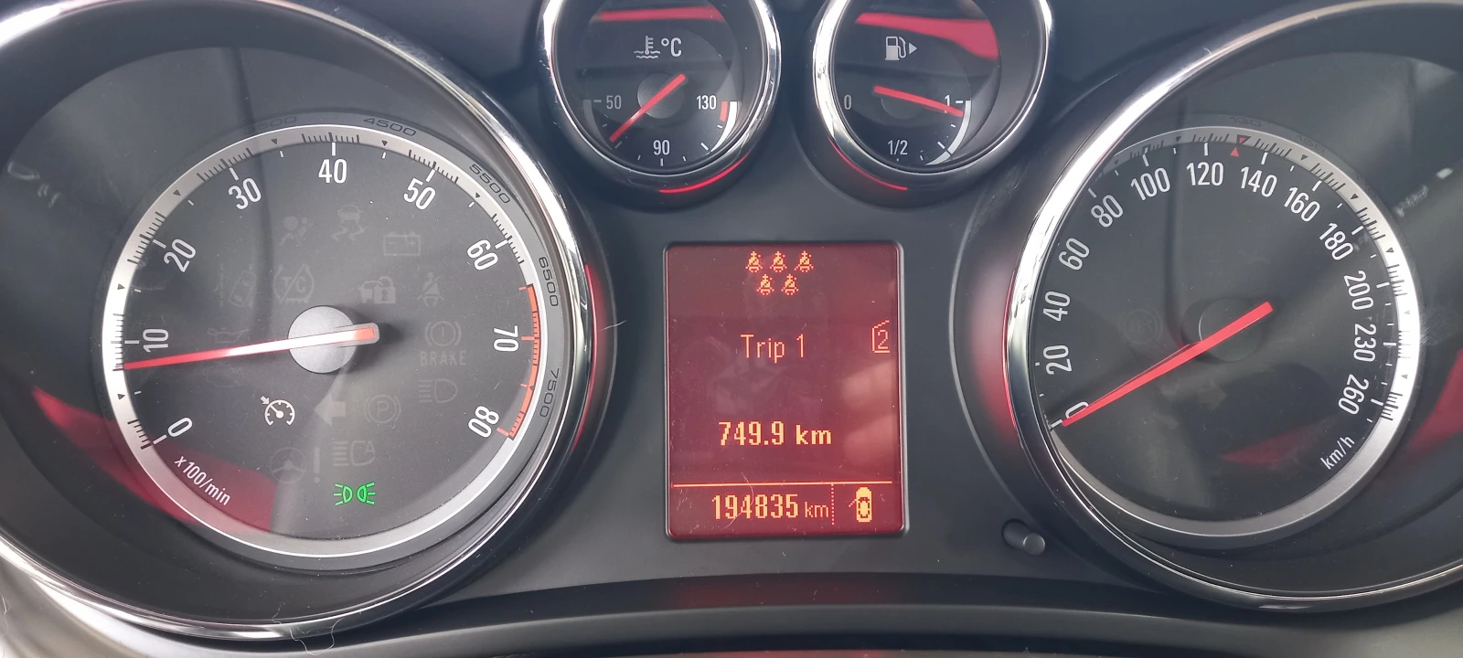 Opel Zafira 1.6i РЕАЛ КМ ИЗКЛЮЧИТЕЛА СЕРВИ КНИЖК 7-МЕСТА ОБСЛЖ, снимка 11 - Автомобили и джипове - 12363859