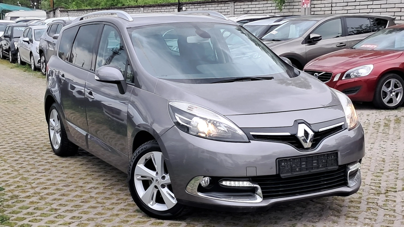 Renault Scenic FULL РЕАЛ КМ 7-МЕСТА ИЗКЛЮЧИТЕЛЕН СЕРВ КНИЖК УНИКТ, снимка 2 - Автомобили и джипове - 12363859