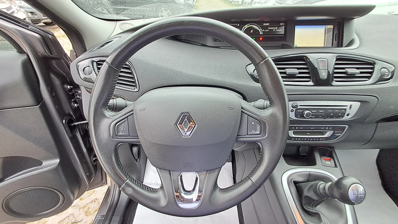 Renault Scenic FULL РЕАЛ КМ 7-МЕСТА ИЗКЛЮЧИТЕЛЕН СЕРВ КНИЖК УНИКТ, снимка 10 - Автомобили и джипове - 12363859