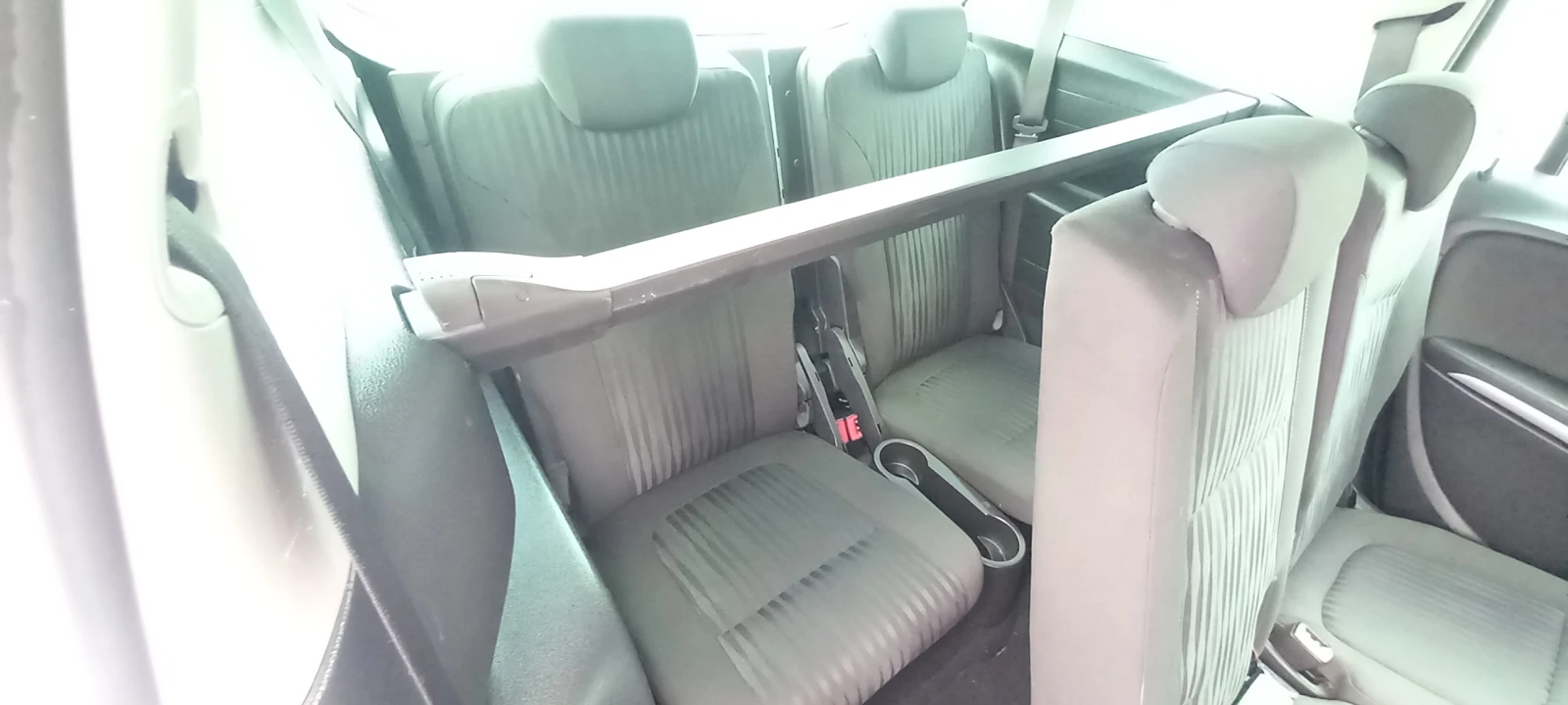 Opel Zafira 1.6i РЕАЛ КМ ИЗКЛЮЧИТЕЛА СЕРВИ КНИЖК 7-МЕСТА ОБСЛЖ, снимка 16 - Автомобили и джипове - 12363859