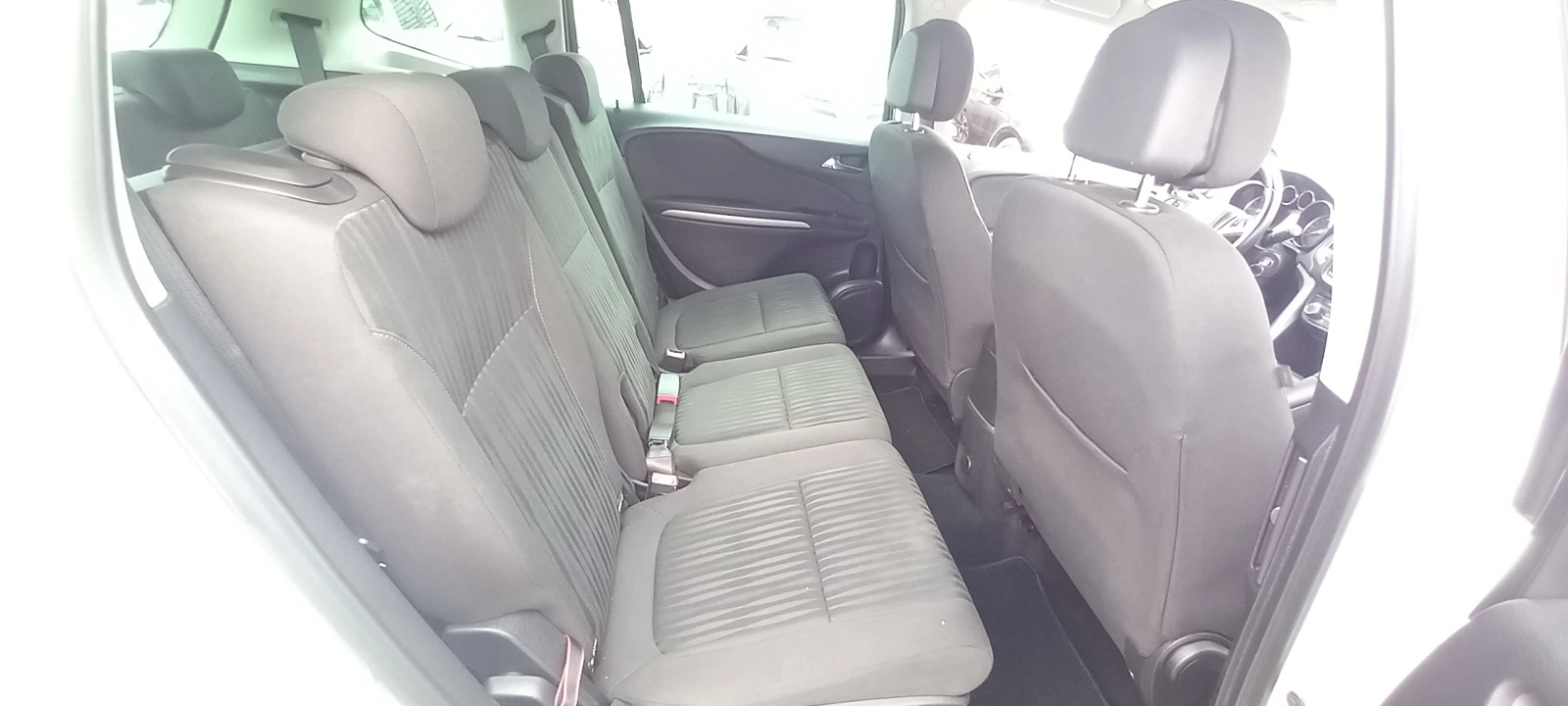 Opel Zafira 1.6i РЕАЛ КМ ИЗКЛЮЧИТЕЛА СЕРВИ КНИЖК 7-МЕСТА ОБСЛЖ, снимка 15 - Автомобили и джипове - 12363859