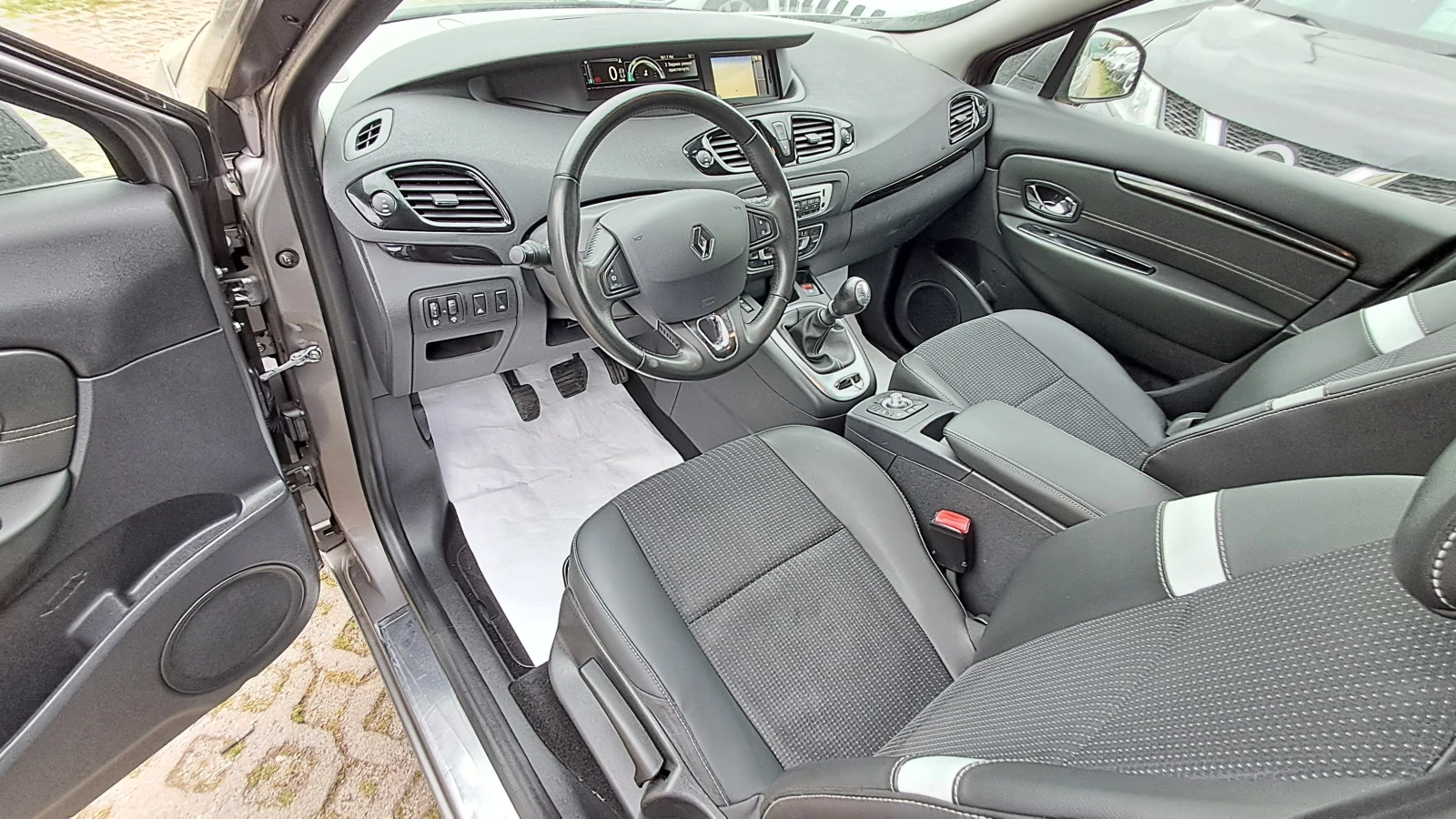 Renault Scenic FULL РЕАЛ КМ 7-МЕСТА ИЗКЛЮЧИТЕЛЕН СЕРВ КНИЖК УНИКТ, снимка 6 - Автомобили и джипове - 12363859