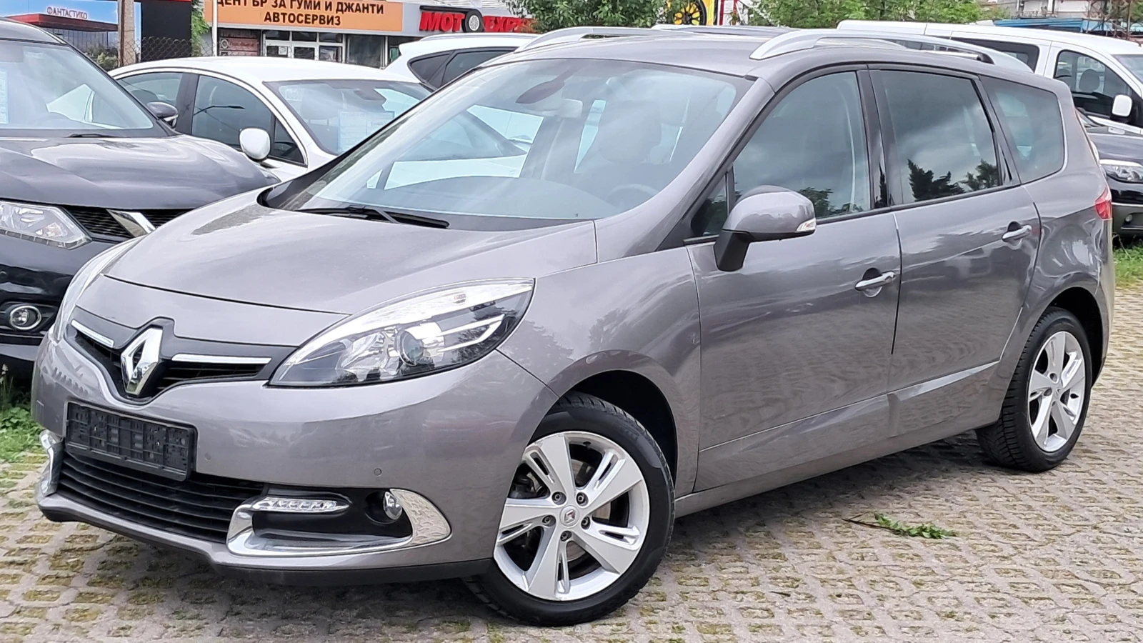 Renault Scenic FULL РЕАЛ КМ 7-МЕСТА ИЗКЛЮЧИТЕЛЕН СЕРВ КНИЖК УНИКТ
