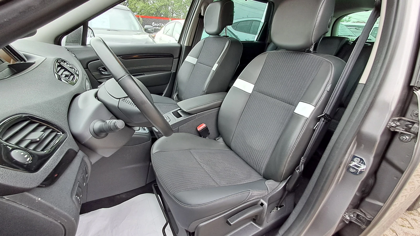 Renault Scenic FULL РЕАЛ КМ 7-МЕСТА ИЗКЛЮЧИТЕЛЕН СЕРВ КНИЖК УНИКТ, снимка 7 - Автомобили и джипове - 12363859