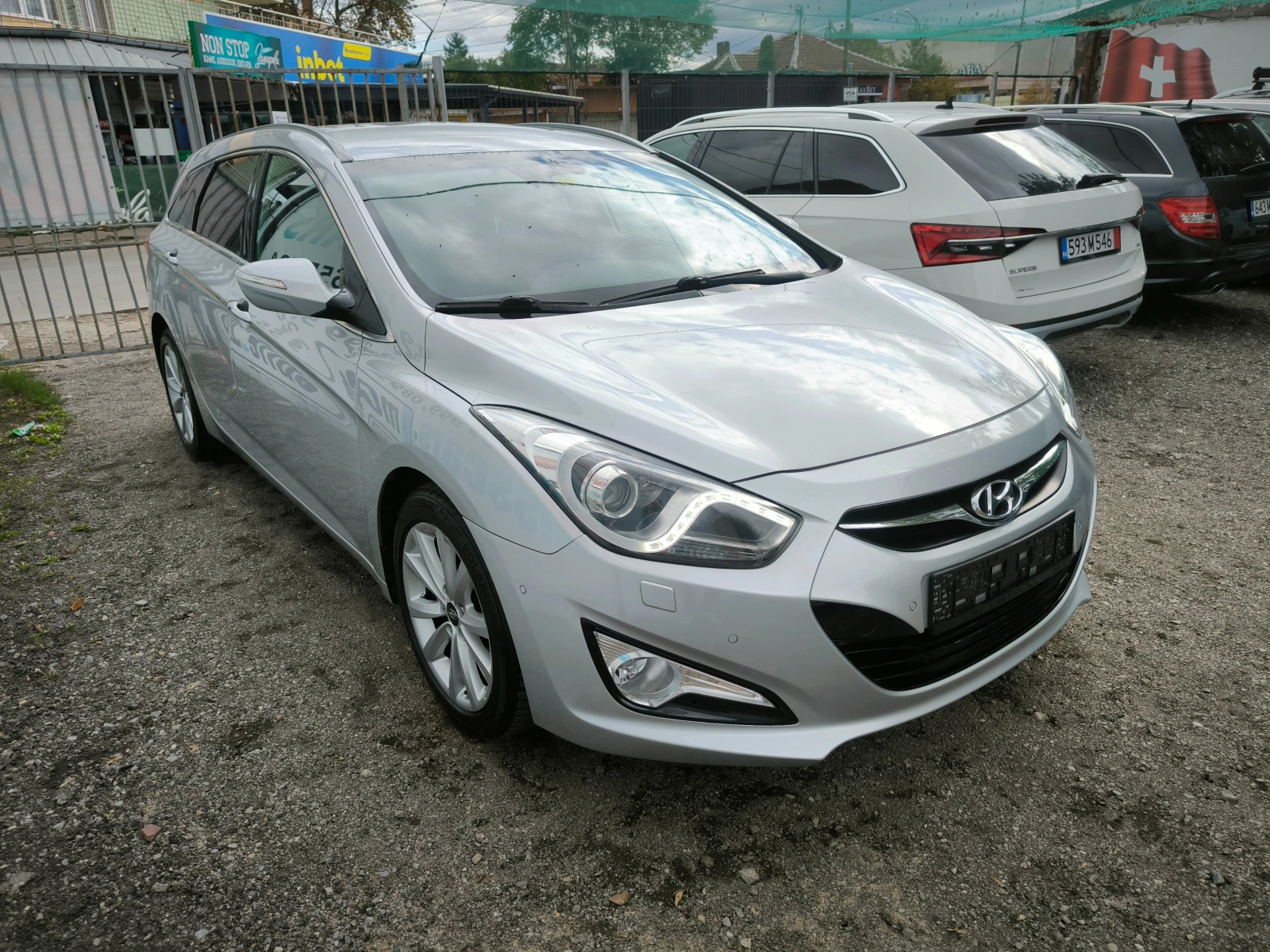 Hyundai I40 2.0i автоматик Швейцария навигация ксенон  - изображение 3