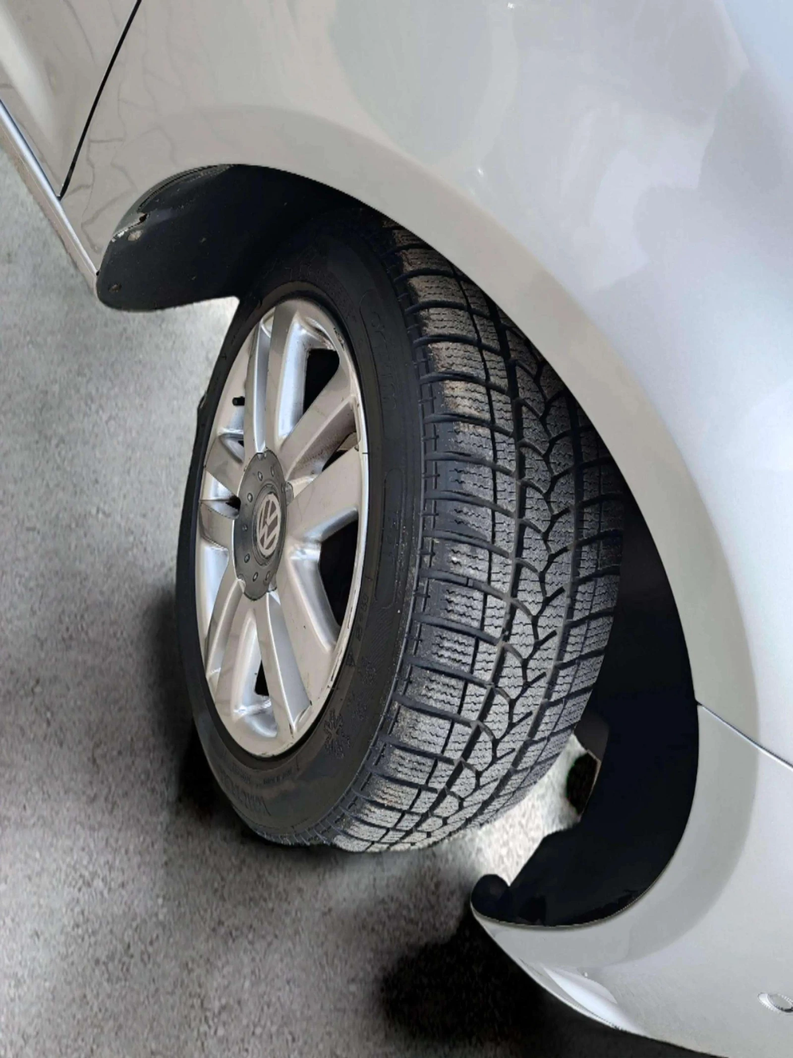 VW Touran 1.6 TDI-DSG-NAVI-CAM | Mobile.bg   16