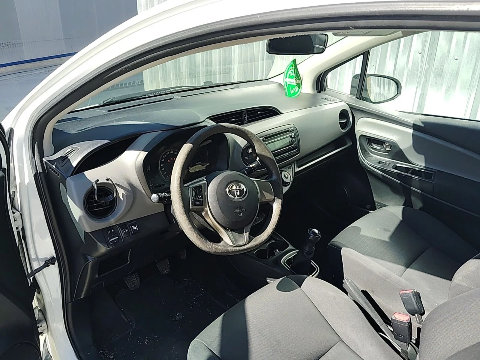 Toyota Yaris  - изображение 9