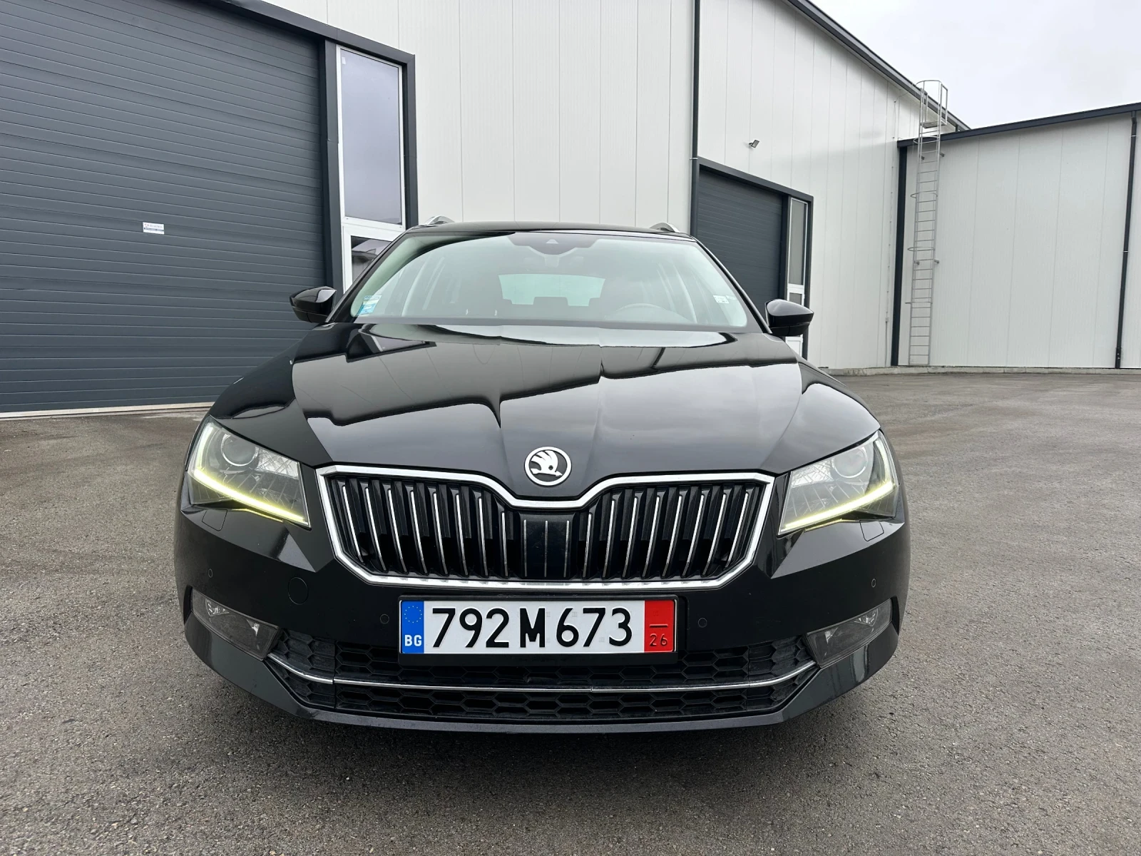 Skoda Superb 2.0TDI DSG - изображение 2