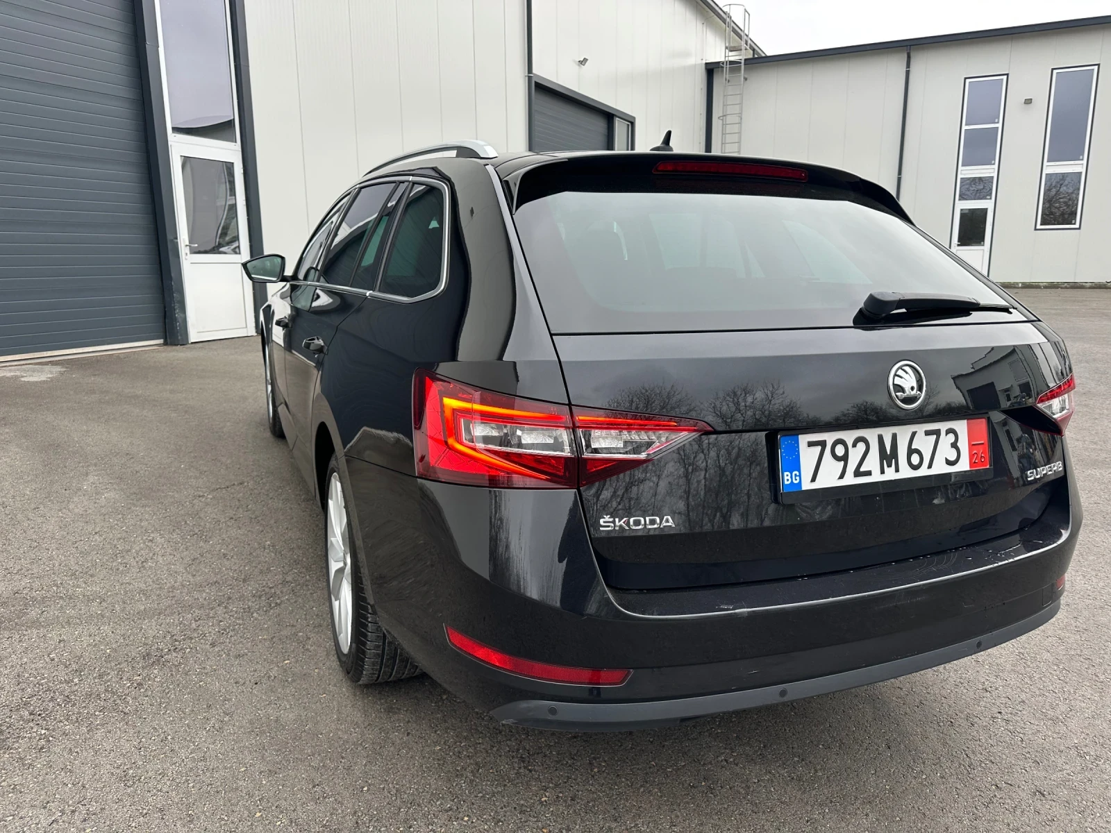 Skoda Superb 2.0TDI DSG - изображение 6