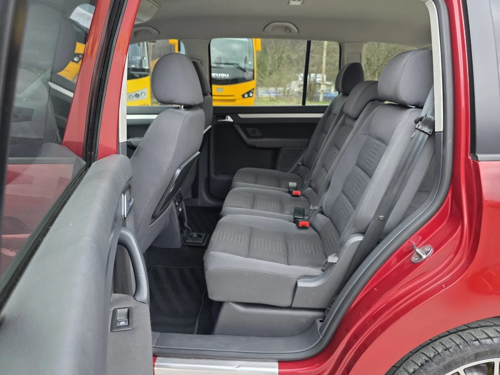 VW Touran 2.0, снимка 13 - Автомобили и джипове - 53915056