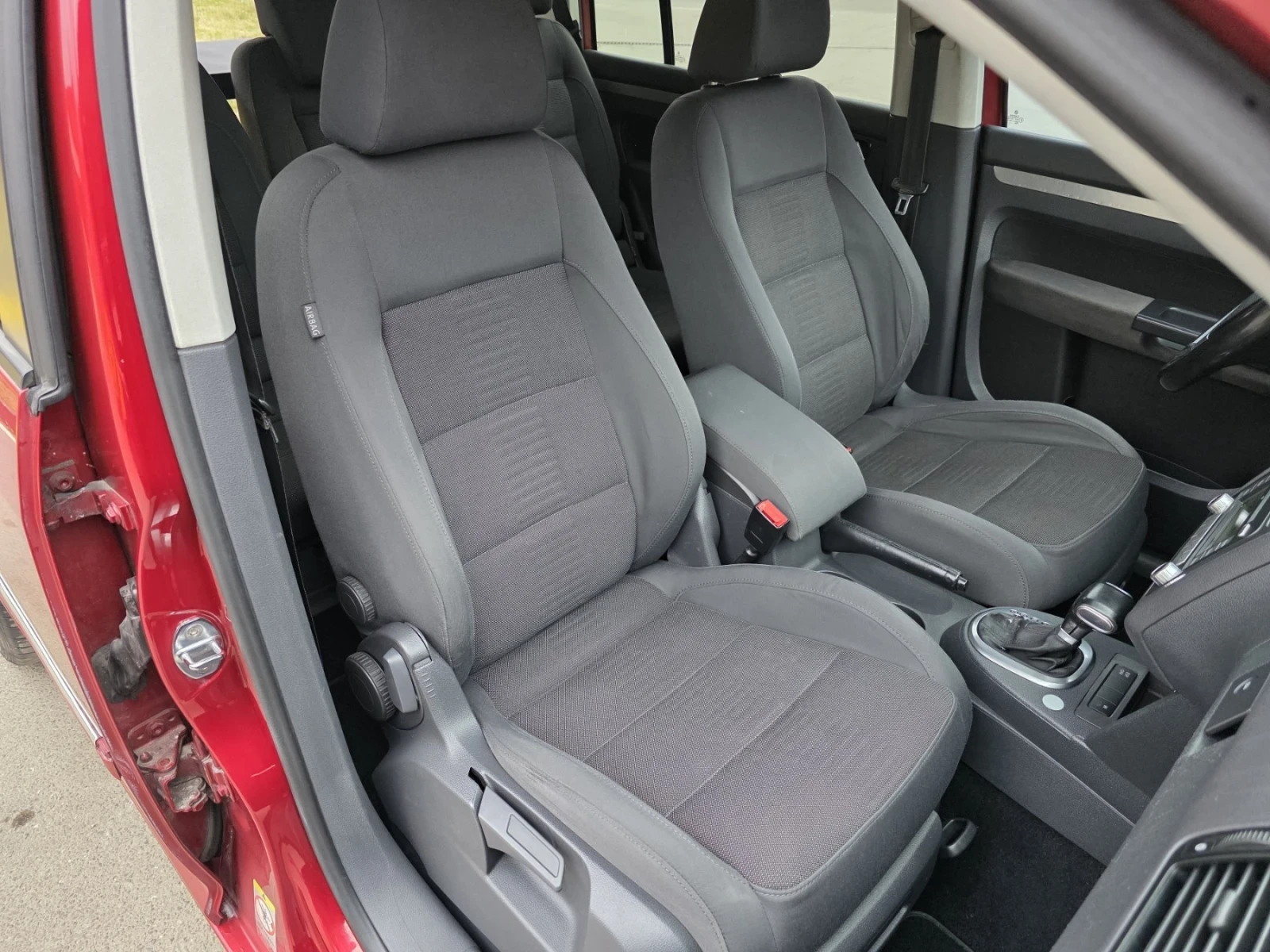 VW Touran 2.0, снимка 15 - Автомобили и джипове - 53915056