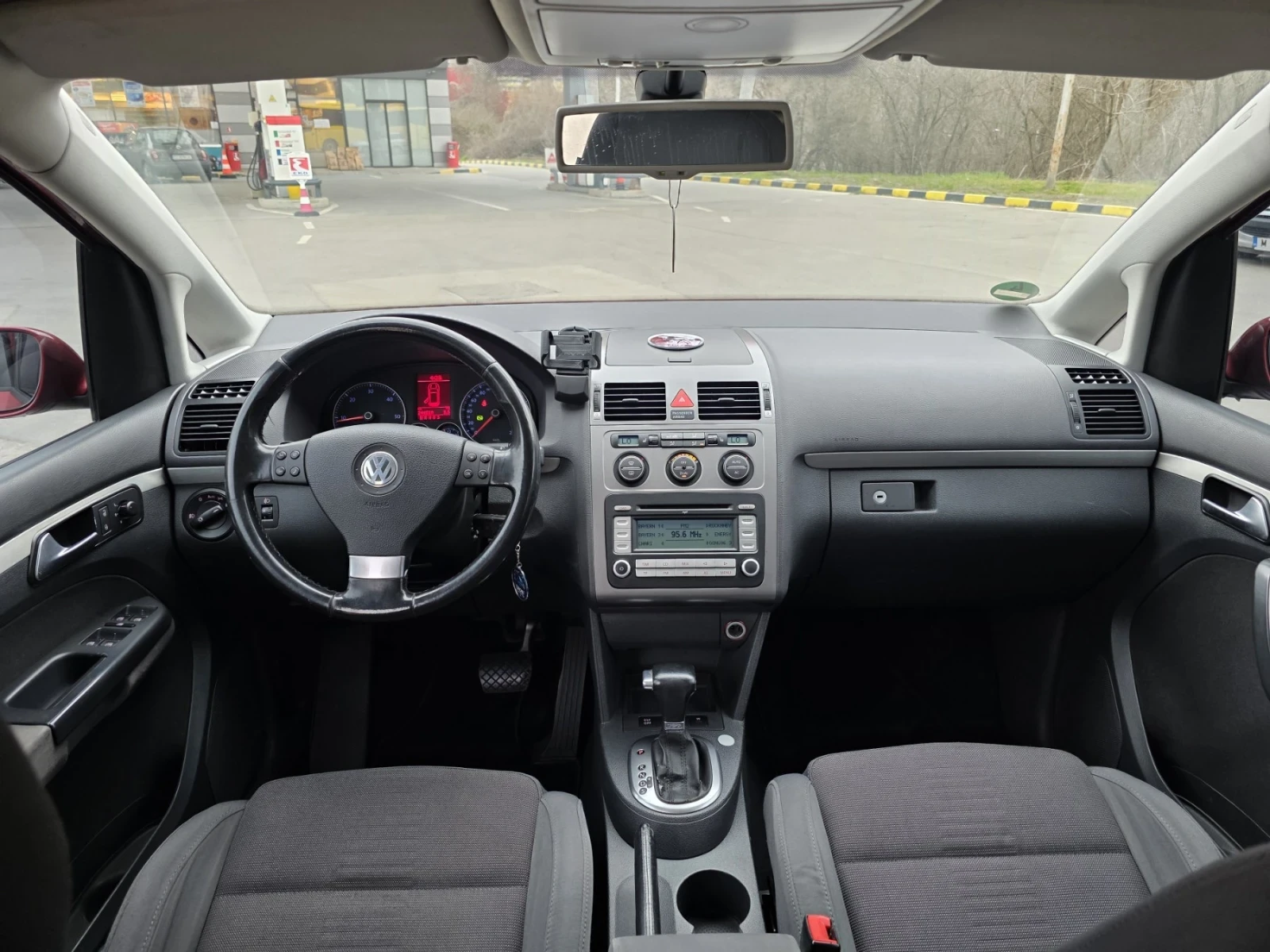 VW Touran 2.0, снимка 14 - Автомобили и джипове - 53915056