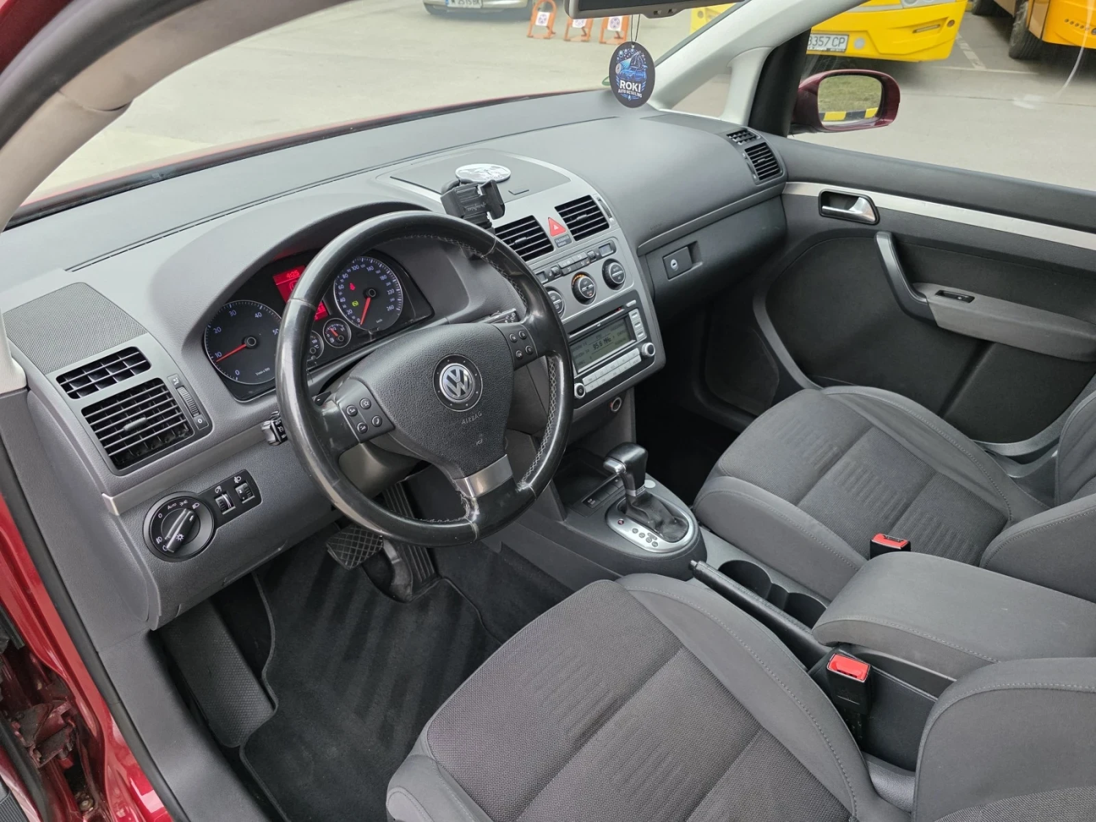 VW Touran 2.0, снимка 12 - Автомобили и джипове - 53915056