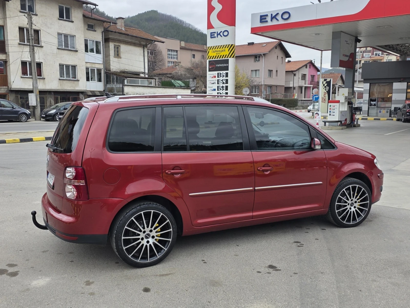 VW Touran 2.0, снимка 7 - Автомобили и джипове - 53915056