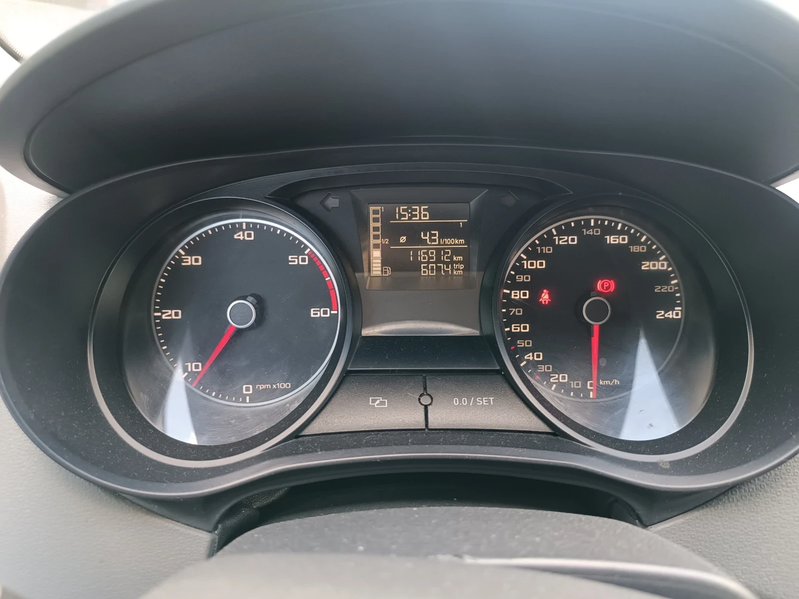 Seat Ibiza 1.2TDI 75 к.с., снимка 10 - Автомобили и джипове - 54691099