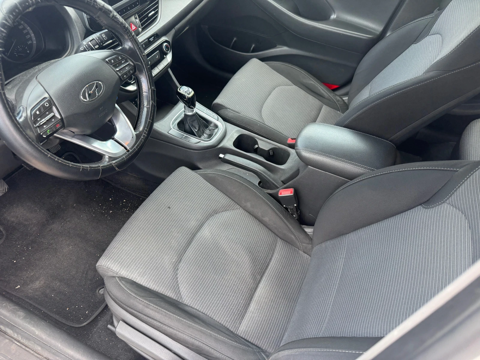 Hyundai I30 1.4i ГАЗ 100кс., снимка 8 - Автомобили и джипове - 55303601