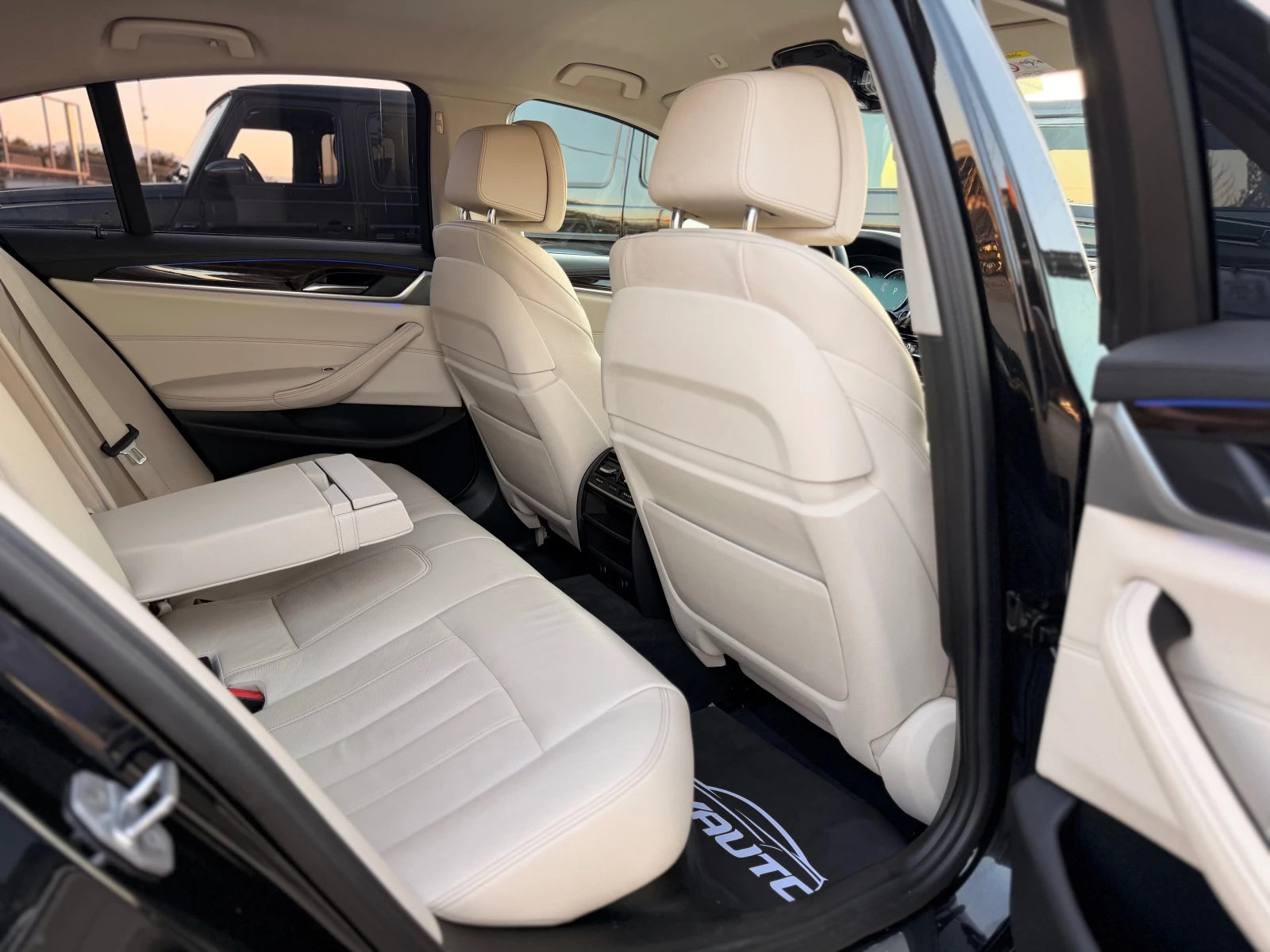 BMW 540 i= xDrive= B58= M-performance= HUD= Keyless Go= So, снимка 13 - Автомобили и джипове - 55721655