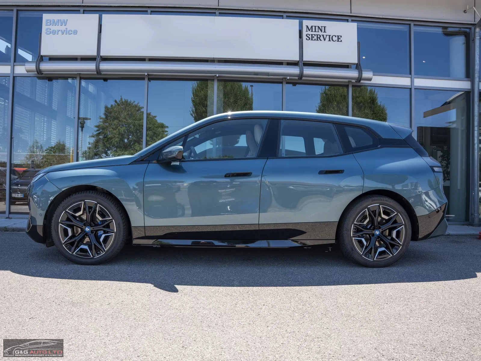 BMW iX 50/523HP/SPORT/PANO/360/ACC/854z, снимка 2 - Автомобили и джипове - 55936758