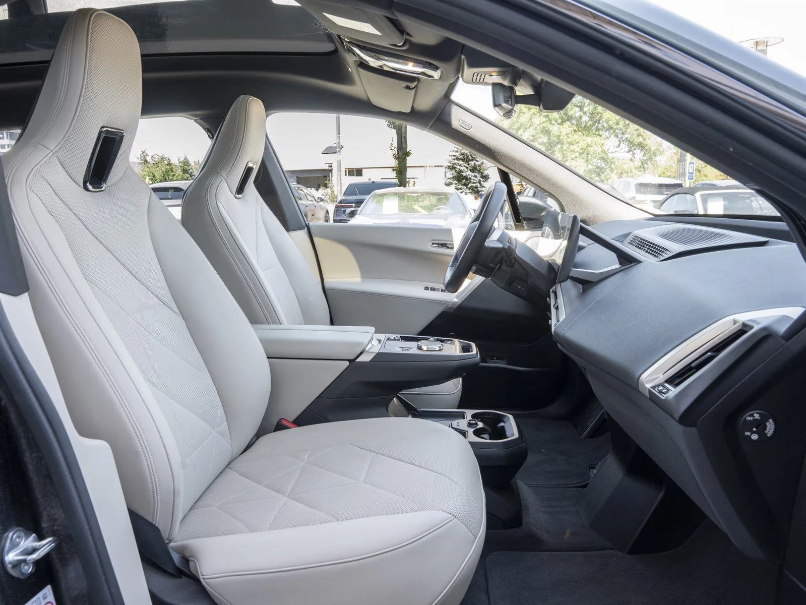 BMW iX 50/523HP/SPORT/PANO/360/ACC/854z, снимка 9 - Автомобили и джипове - 55936758