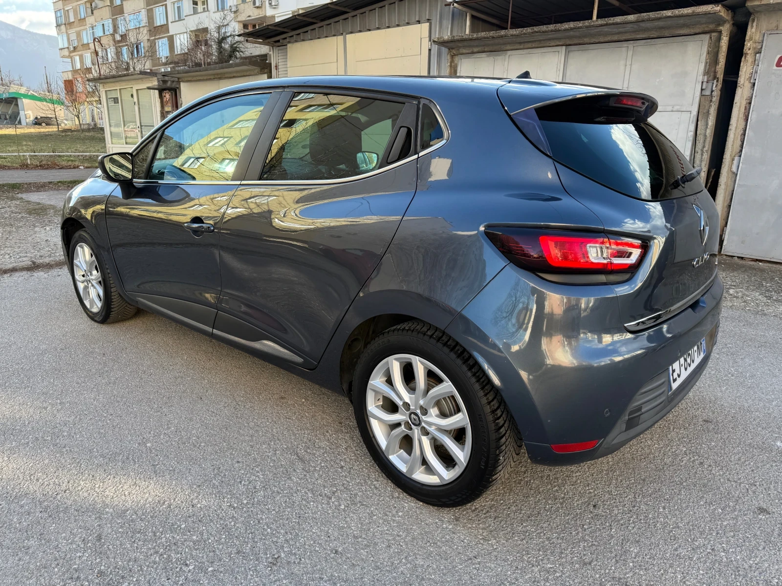 Renault Clio, снимка 6 - Автомобили и джипове - 56316614